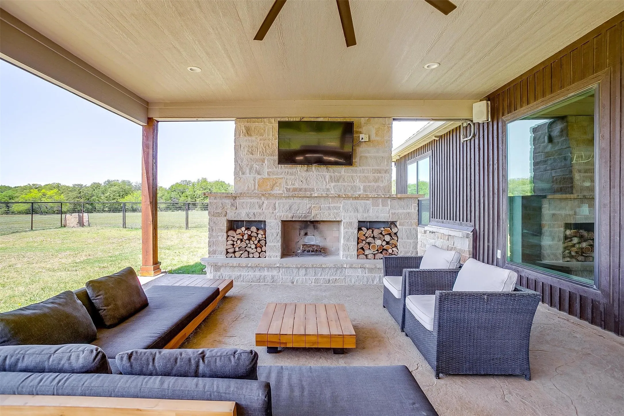Farm For Sale in Wise County , 1460 Ross Lane, Springtown, Texas 76082, 7 Bedrooms, 6 Bathrooms, 4 Garage spaces, 4,640 Sqft, built in 2018, Price $3,400,000, mls#21345289, Real Estate Agent in Springtown, Homes For Sale in Wise county, Homes For Sale in Springtown, Realtor in Springtown Texas, Real Estate Brokerage Independent Realty Texas, Luminita Cordes Realtor