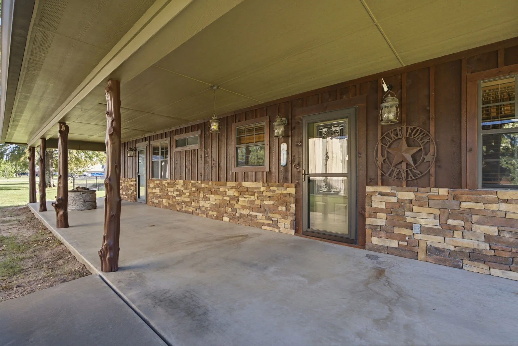 Single Family Residence For Sale in Wood County , 271 County Road 1559, Alba, Texas 75410, 3 Bedroom, 3 Bathroom, 2 Garage spaces, 1,914 Sqft, built in 2006, mls#21338612, Real Estate Agent in Alba, Homes For Sale in Wood county, Homes For Sale in Alba, Realtor in Alba Texas, Real Estate Brokerage Independent Realty Texas, Luminita Cordes Realtor