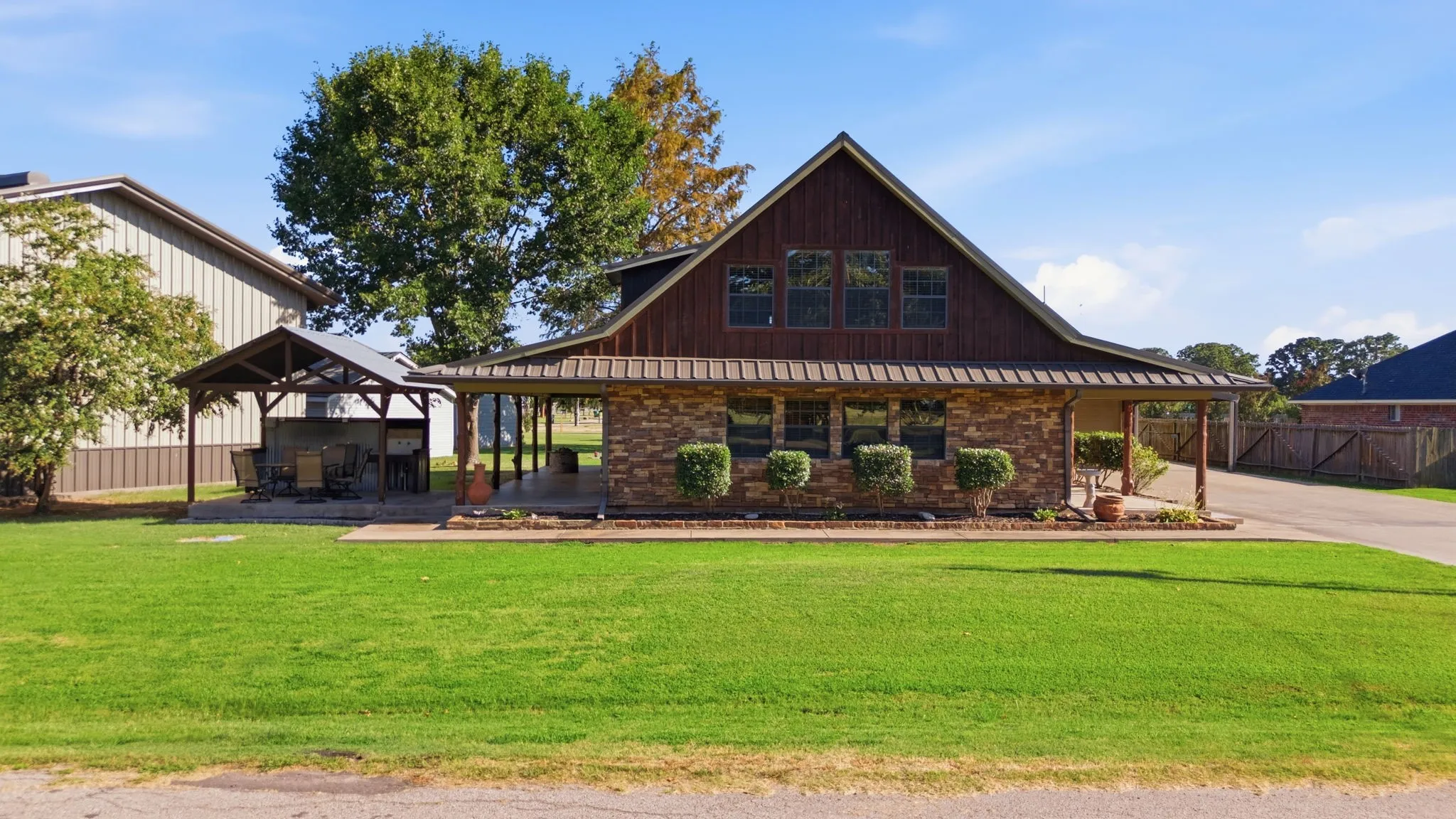 Single Family Residence For Sale in Wood County , 271 County Road 1559, Alba, Texas 75410, 3 Bedroom, 3 Bathroom, 2 Garage spaces, 1,914 Sqft, built in 2006, mls#21338612, Real Estate Agent in Alba, Homes For Sale in Wood county, Homes For Sale in Alba, Realtor in Alba Texas, Real Estate Brokerage Independent Realty Texas, Luminita Cordes Realtor