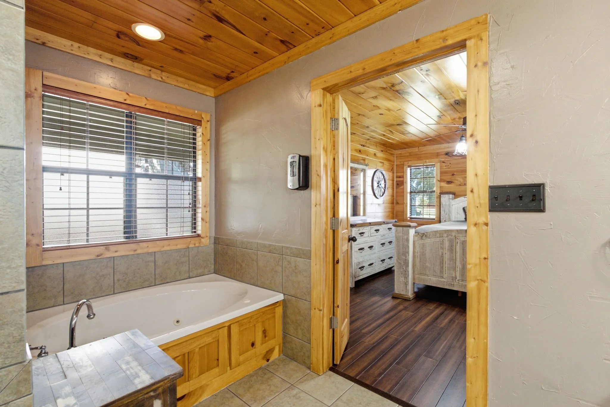Single Family Residence For Sale in Wood County , 271 County Road 1559, Alba, Texas 75410, 3 Bedroom, 3 Bathroom, 2 Garage spaces, 1,914 Sqft, built in 2006, mls#21338612, Real Estate Agent in Alba, Homes For Sale in Wood county, Homes For Sale in Alba, Realtor in Alba Texas, Real Estate Brokerage Independent Realty Texas, Luminita Cordes Realtor