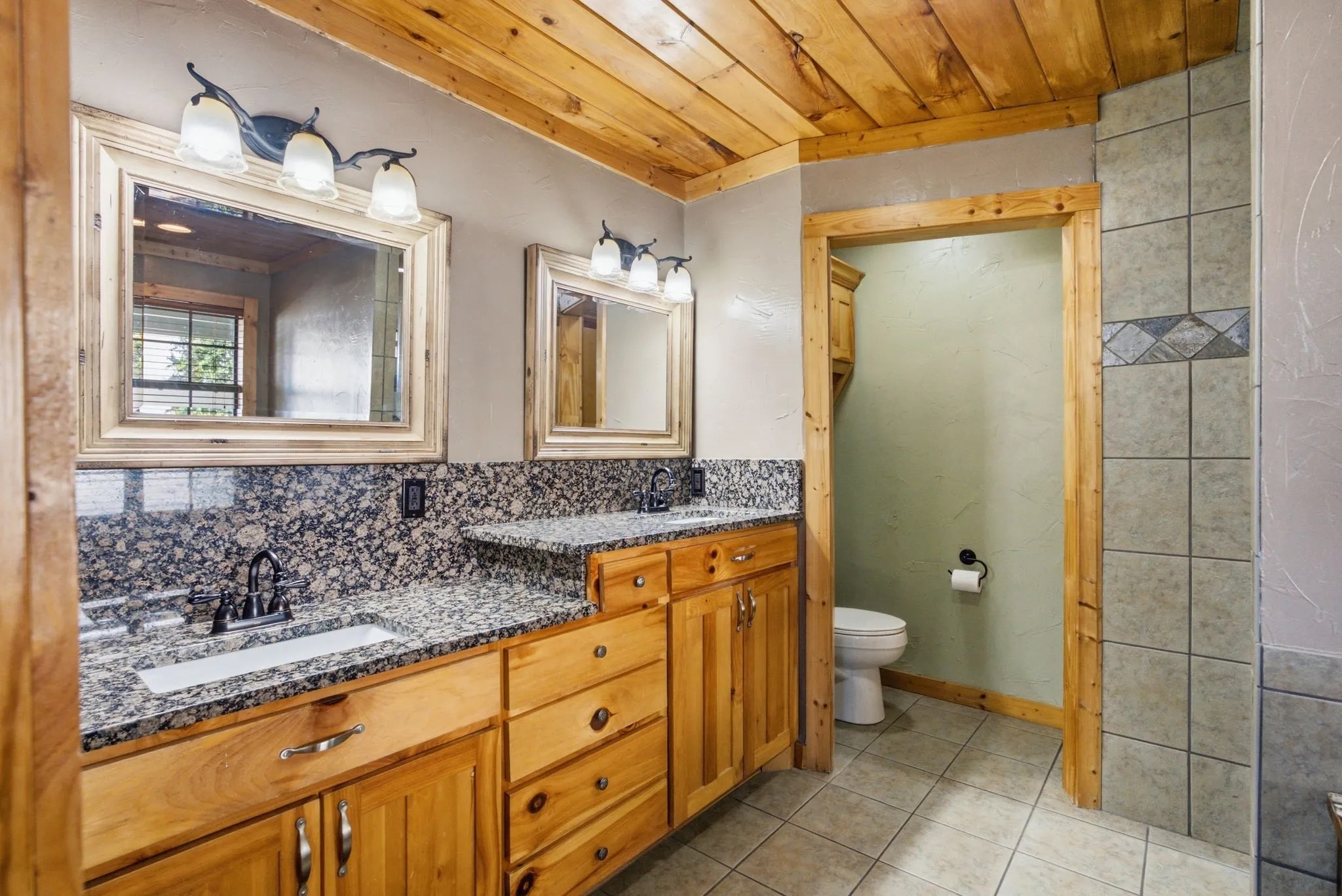 Single Family Residence For Sale in Wood County , 271 County Road 1559, Alba, Texas 75410, 3 Bedroom, 3 Bathroom, 2 Garage spaces, 1,914 Sqft, built in 2006, mls#21338612, Real Estate Agent in Alba, Homes For Sale in Wood county, Homes For Sale in Alba, Realtor in Alba Texas, Real Estate Brokerage Independent Realty Texas, Luminita Cordes Realtor