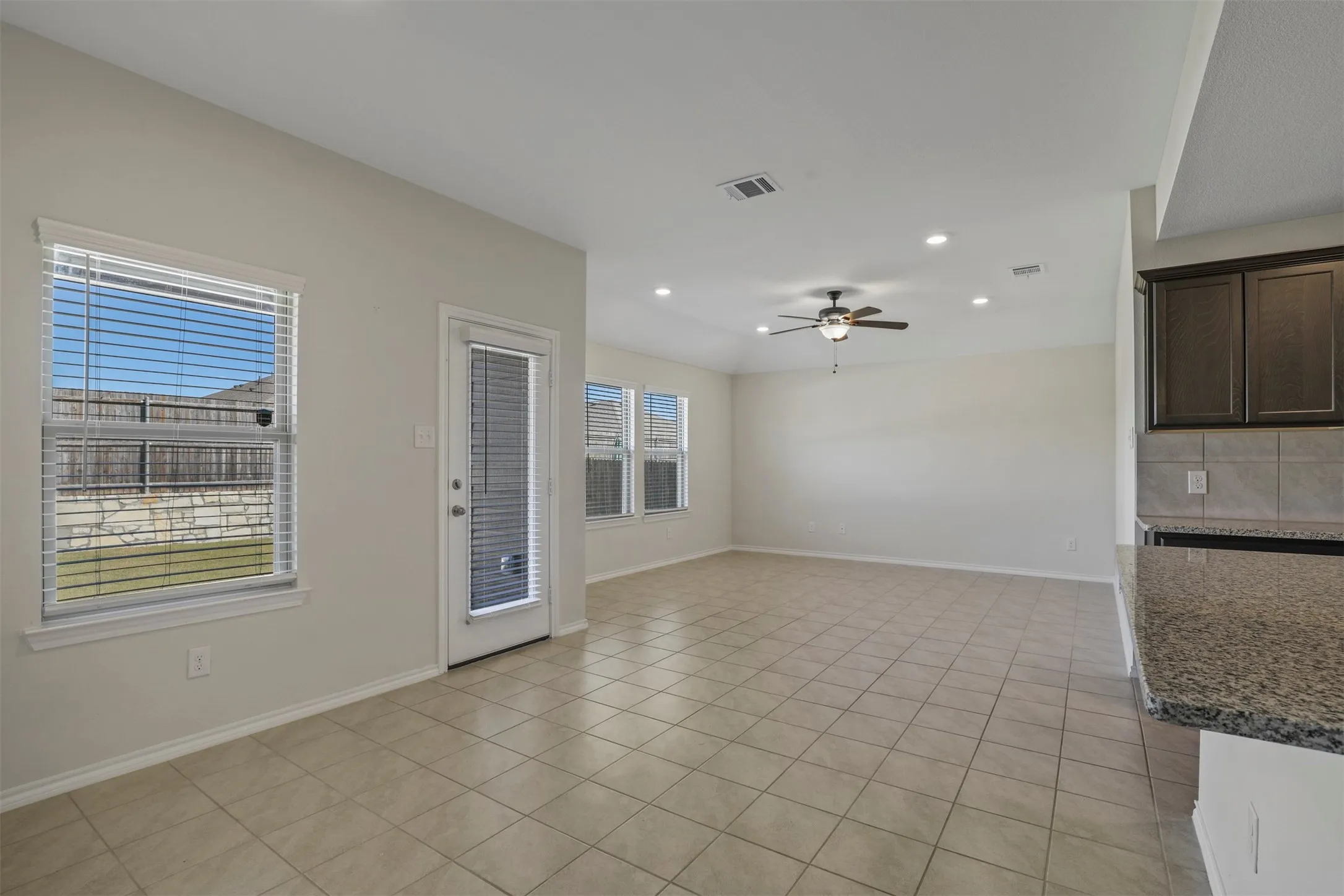 Single Family Residence For Sale in Collin County , 121 Woodland Street, Anna, Texas 75409, 4 Bedroom, 2 Bathroom, 2 Garage spaces, 1,810 Sqft, built in 2019, mls#21345294, Real Estate Agent in Anna, Homes For Sale in Collin county, Homes For Sale in Anna, Realtor in Anna Texas, Real Estate Brokerage Independent Realty Texas, Luminita Cordes Realtor