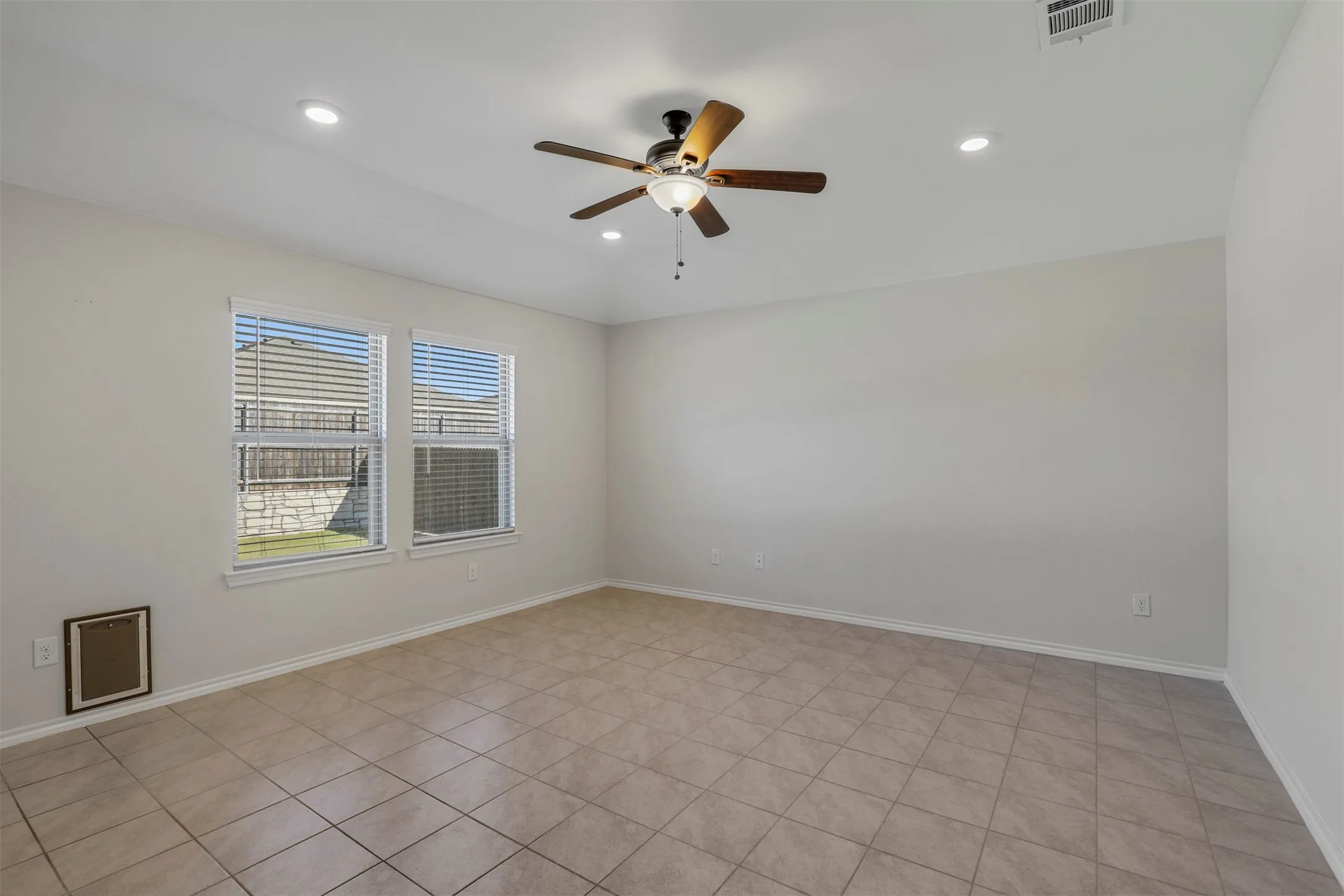 Single Family Residence For Sale in Collin County , 121 Woodland Street, Anna, Texas 75409, 4 Bedroom, 2 Bathroom, 2 Garage spaces, 1,810 Sqft, built in 2019, mls#21345294, Real Estate Agent in Anna, Homes For Sale in Collin county, Homes For Sale in Anna, Realtor in Anna Texas, Real Estate Brokerage Independent Realty Texas, Luminita Cordes Realtor