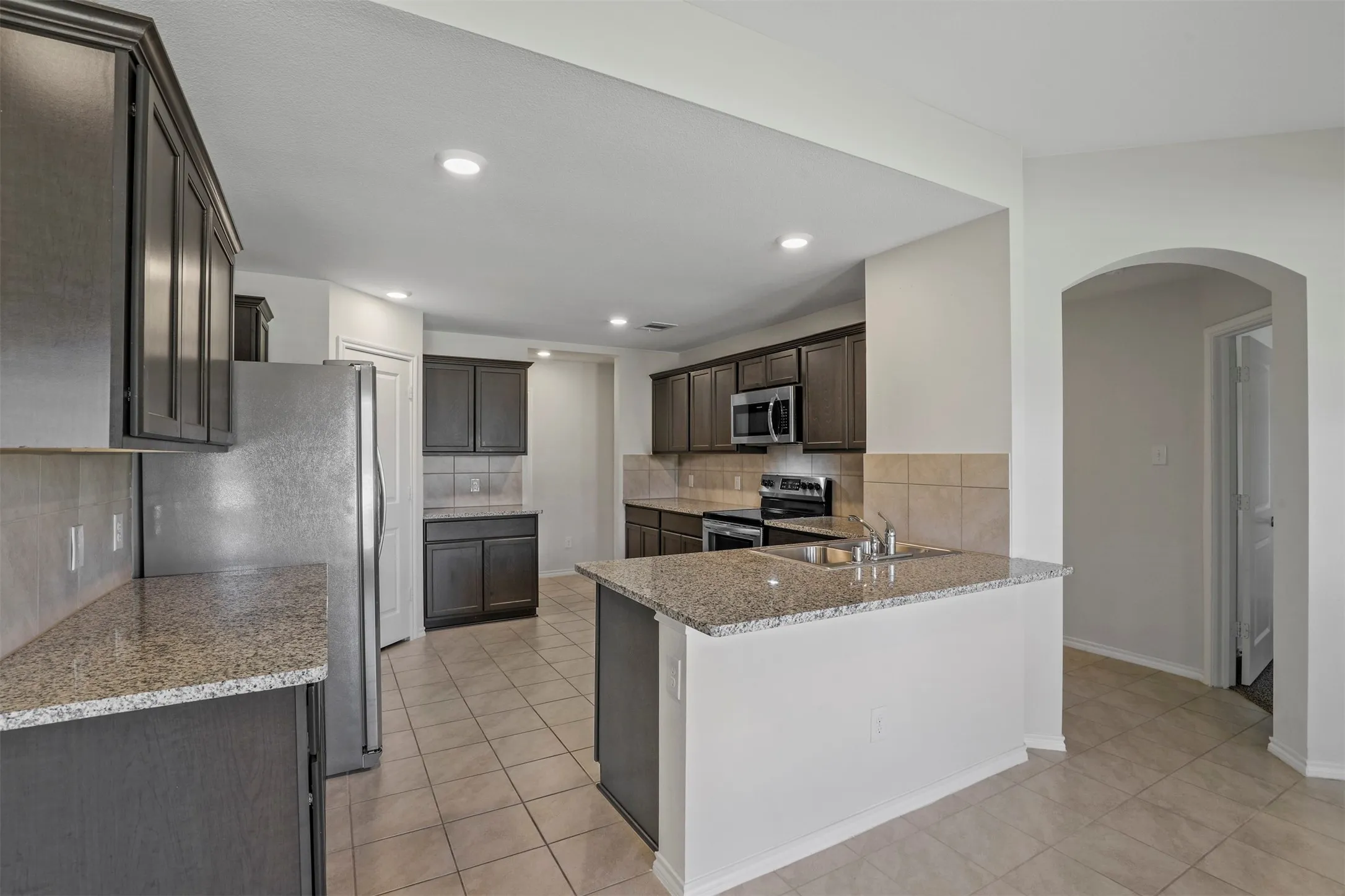 Single Family Residence For Sale in Collin County , 121 Woodland Street, Anna, Texas 75409, 4 Bedroom, 2 Bathroom, 2 Garage spaces, 1,810 Sqft, built in 2019, mls#21345294, Real Estate Agent in Anna, Homes For Sale in Collin county, Homes For Sale in Anna, Realtor in Anna Texas, Real Estate Brokerage Independent Realty Texas, Luminita Cordes Realtor