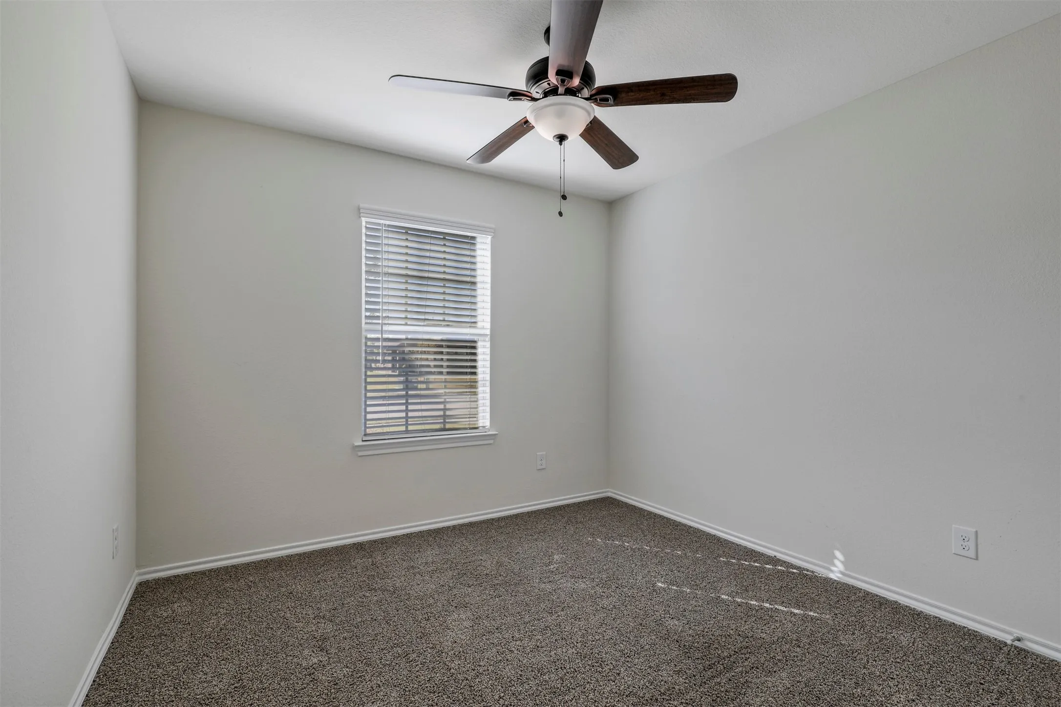 Single Family Residence For Sale in Collin County , 121 Woodland Street, Anna, Texas 75409, 4 Bedroom, 2 Bathroom, 2 Garage spaces, 1,810 Sqft, built in 2019, mls#21345294, Real Estate Agent in Anna, Homes For Sale in Collin county, Homes For Sale in Anna, Realtor in Anna Texas, Real Estate Brokerage Independent Realty Texas, Luminita Cordes Realtor