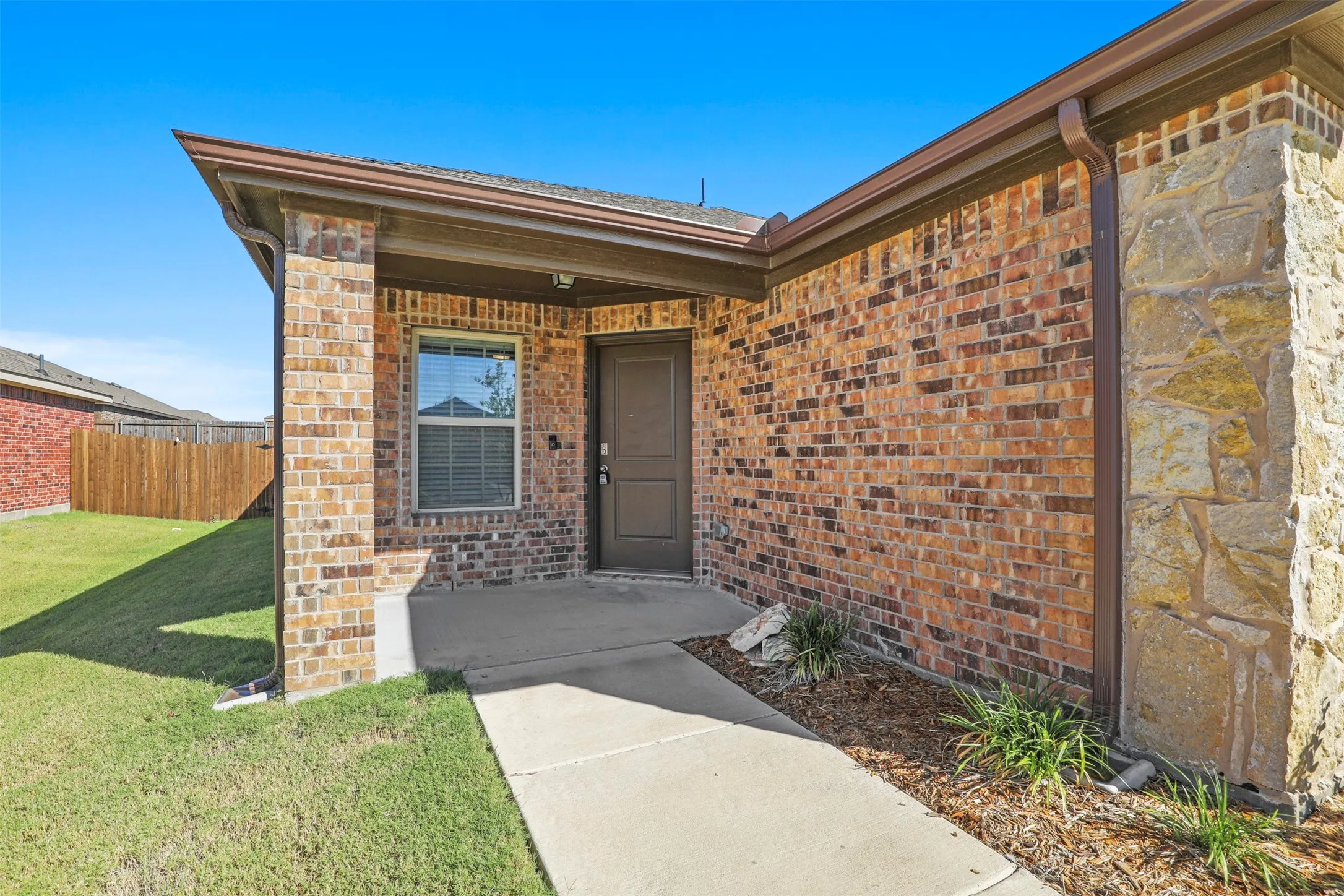 Single Family Residence For Sale in Collin County , 121 Woodland Street, Anna, Texas 75409, 4 Bedroom, 2 Bathroom, 2 Garage spaces, 1,810 Sqft, built in 2019, mls#21345294, Real Estate Agent in Anna, Homes For Sale in Collin county, Homes For Sale in Anna, Realtor in Anna Texas, Real Estate Brokerage Independent Realty Texas, Luminita Cordes Realtor