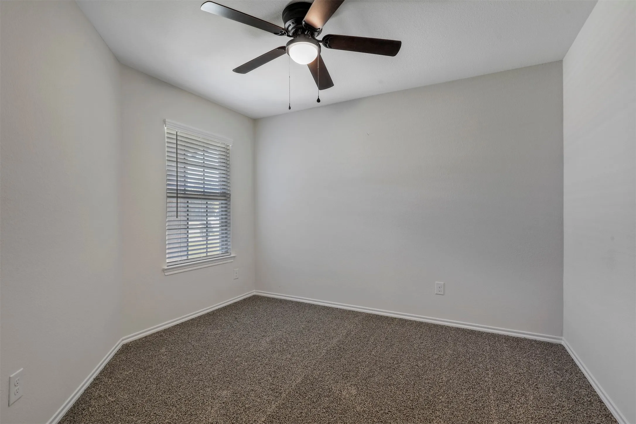 Single Family Residence For Sale in Collin County , 121 Woodland Street, Anna, Texas 75409, 4 Bedroom, 2 Bathroom, 2 Garage spaces, 1,810 Sqft, built in 2019, mls#21345294, Real Estate Agent in Anna, Homes For Sale in Collin county, Homes For Sale in Anna, Realtor in Anna Texas, Real Estate Brokerage Independent Realty Texas, Luminita Cordes Realtor