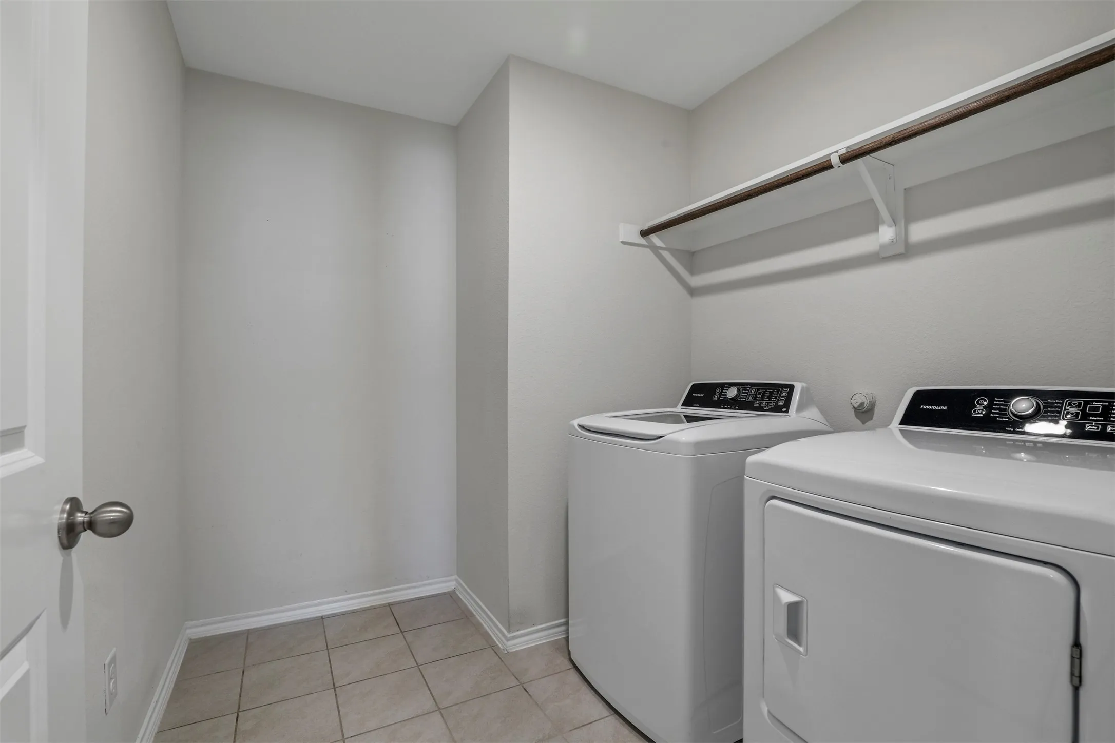 Single Family Residence For Sale in Collin County , 121 Woodland Street, Anna, Texas 75409, 4 Bedroom, 2 Bathroom, 2 Garage spaces, 1,810 Sqft, built in 2019, mls#21345294, Real Estate Agent in Anna, Homes For Sale in Collin county, Homes For Sale in Anna, Realtor in Anna Texas, Real Estate Brokerage Independent Realty Texas, Luminita Cordes Realtor