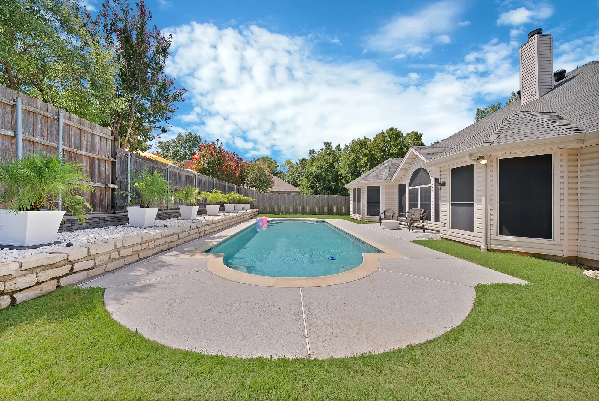 Single Family Residence For Sale in Tarrant County , 409 Bryce Lane, Arlington, Texas 76013, 3 Bedroom, 2 Bathroom, 2 Garage spaces, 1,989 Sqft, built in 1993, mls#21345314, Real Estate Agent in Arlington, Homes For Sale in Tarrant county, Homes For Sale in Arlington, Realtor in Arlington Texas, Real Estate Brokerage Independent Realty Texas, Luminita Cordes Realtor