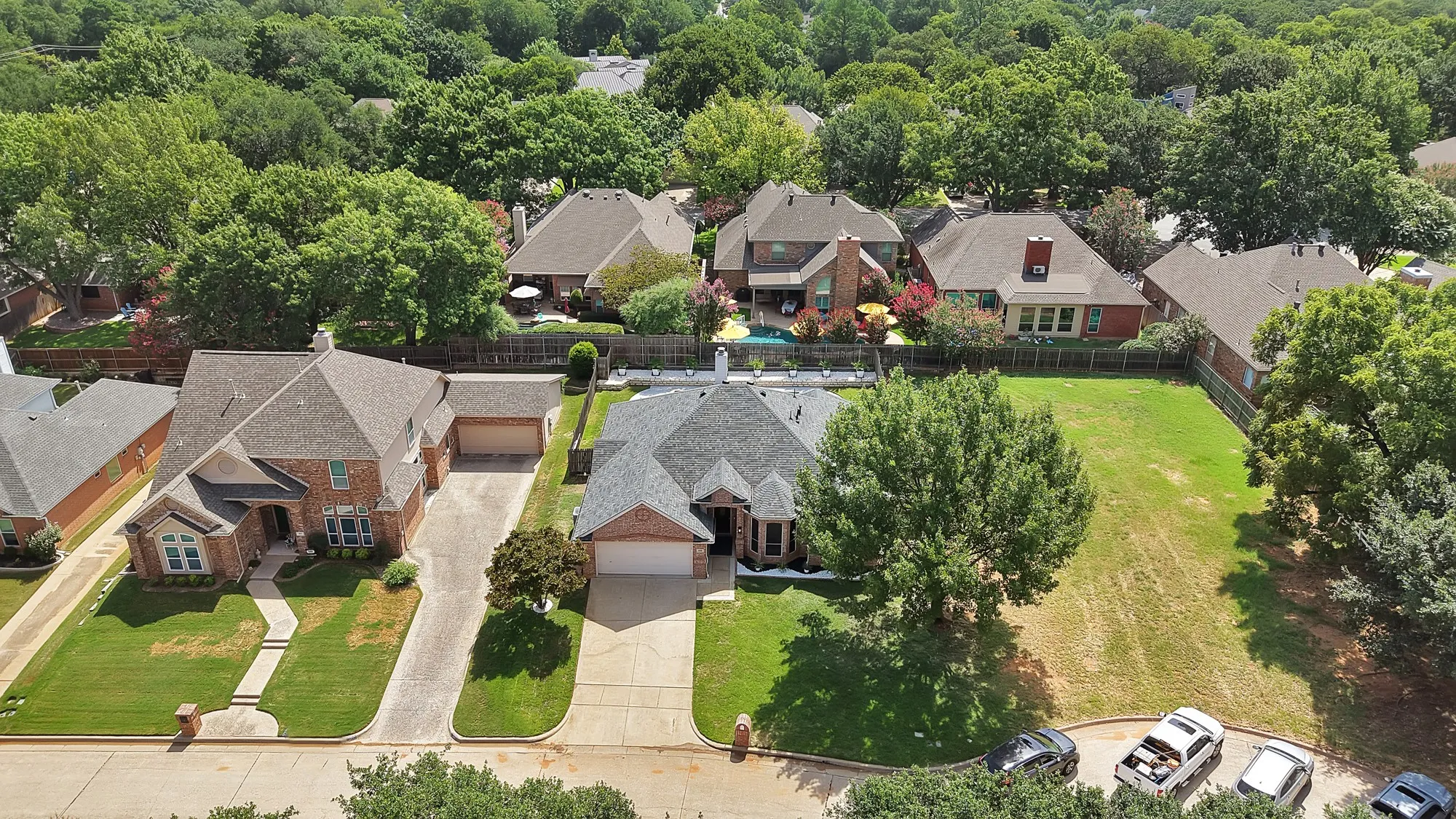 Single Family Residence For Sale in Tarrant County , 409 Bryce Lane, Arlington, Texas 76013, 3 Bedroom, 2 Bathroom, 2 Garage spaces, 1,989 Sqft, built in 1993, mls#21345314, Real Estate Agent in Arlington, Homes For Sale in Tarrant county, Homes For Sale in Arlington, Realtor in Arlington Texas, Real Estate Brokerage Independent Realty Texas, Luminita Cordes Realtor