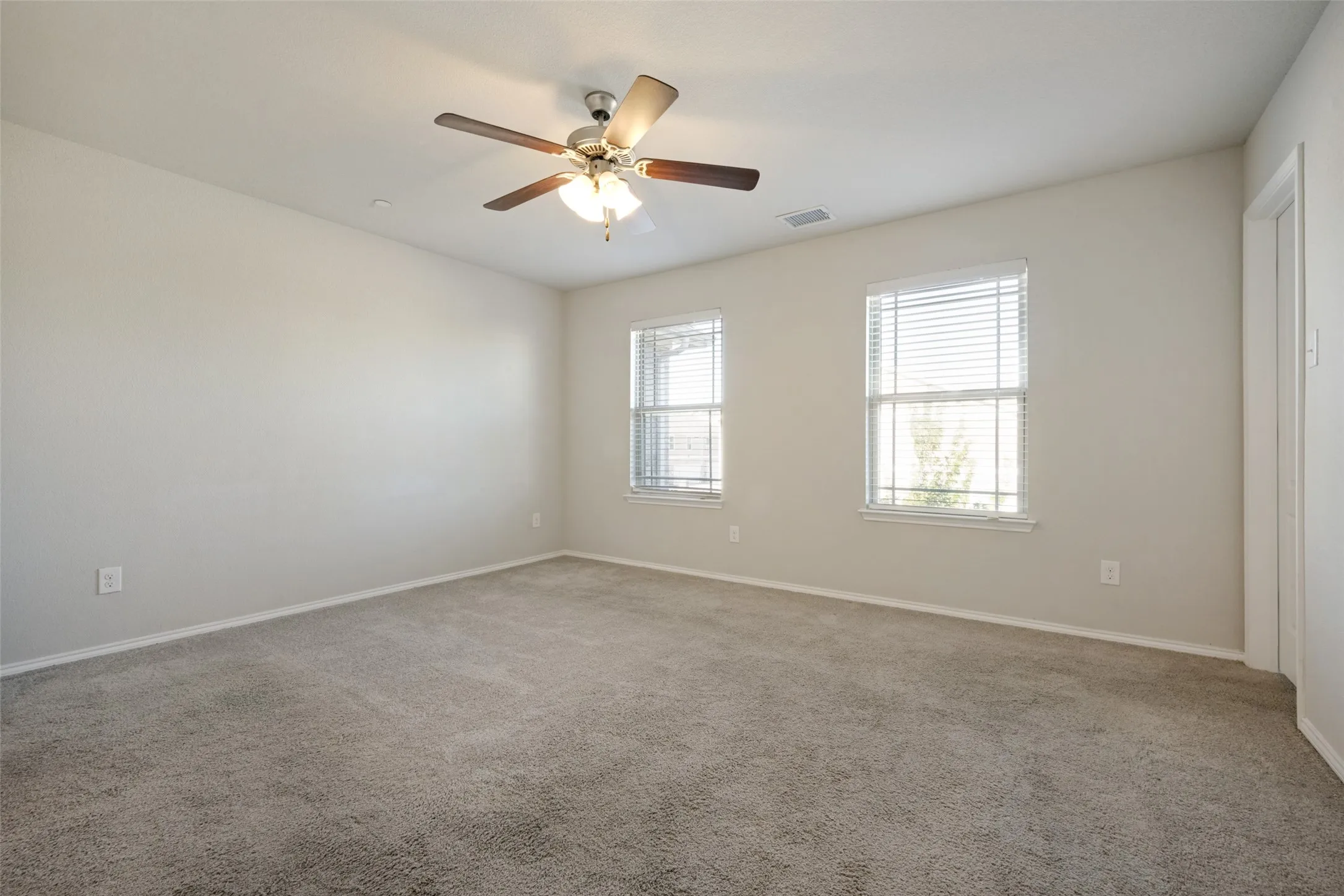 Townhouse For Rent in Denton County , 3304 Becker Drive, Denton, Texas 76207, 2 Bedroom, 3 Bathroom, 2 Garage spaces, 1,468 Sqft, built in 2019, mls#21345286, Real Estate Agent in Denton, Homes For Rent in Denton county, Homes For Rent in Denton, Realtor in Denton Texas, Real Estate Brokerage Independent Realty Texas, Luminita Cordes Realtor