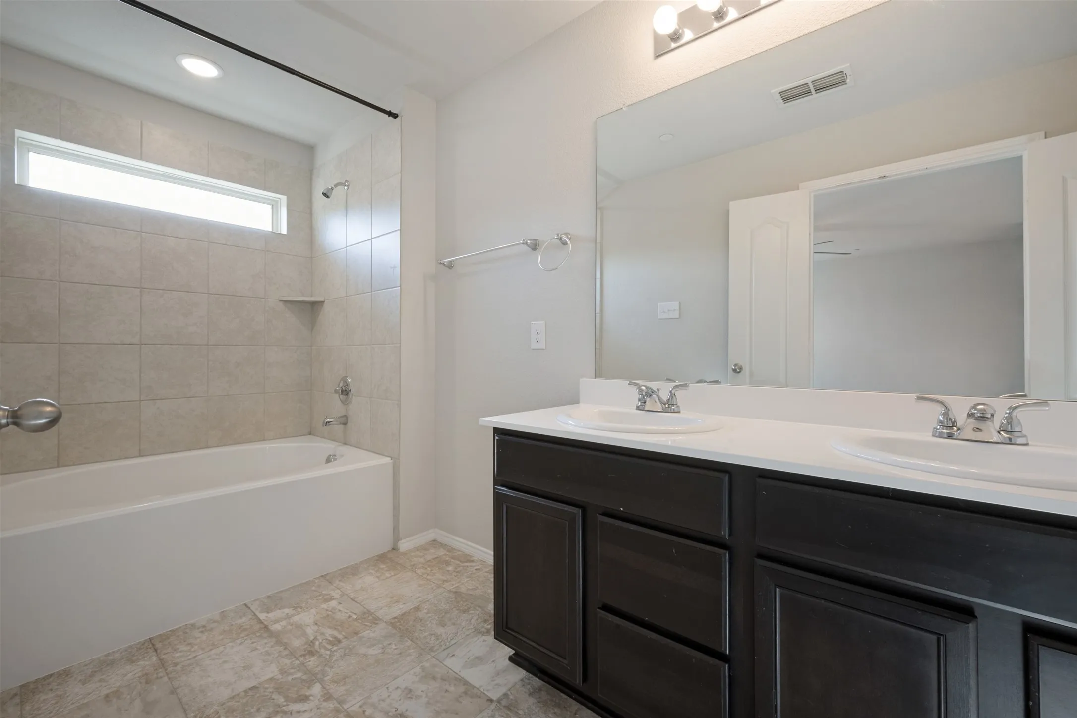 Townhouse For Rent in Denton County , 3304 Becker Drive, Denton, Texas 76207, 2 Bedroom, 3 Bathroom, 2 Garage spaces, 1,468 Sqft, built in 2019, mls#21345286, Real Estate Agent in Denton, Homes For Rent in Denton county, Homes For Rent in Denton, Realtor in Denton Texas, Real Estate Brokerage Independent Realty Texas, Luminita Cordes Realtor