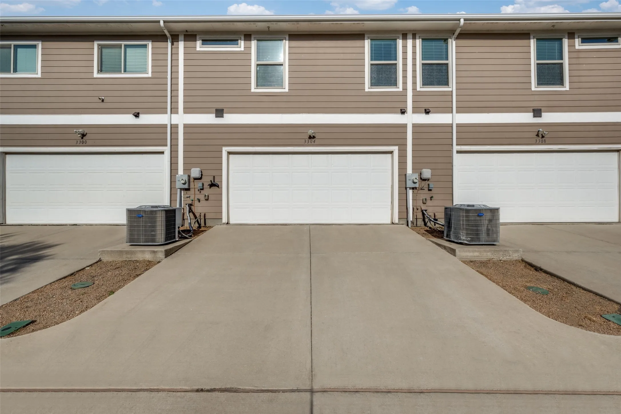 Townhouse For Rent in Denton County , 3304 Becker Drive, Denton, Texas 76207, 2 Bedroom, 3 Bathroom, 2 Garage spaces, 1,468 Sqft, built in 2019, mls#21345286, Real Estate Agent in Denton, Homes For Rent in Denton county, Homes For Rent in Denton, Realtor in Denton Texas, Real Estate Brokerage Independent Realty Texas, Luminita Cordes Realtor