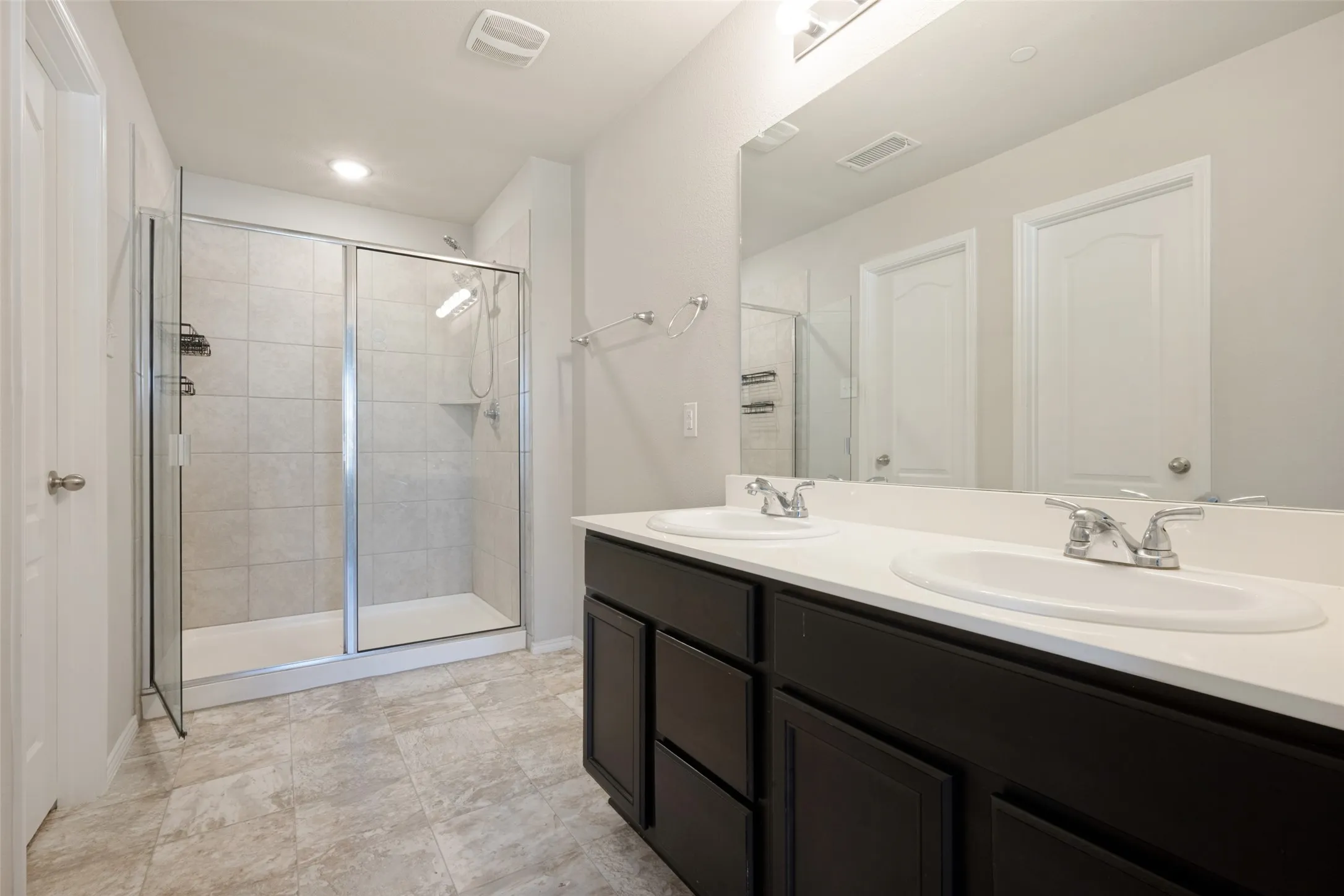 Townhouse For Rent in Denton County , 3304 Becker Drive, Denton, Texas 76207, 2 Bedroom, 3 Bathroom, 2 Garage spaces, 1,468 Sqft, built in 2019, mls#21345286, Real Estate Agent in Denton, Homes For Rent in Denton county, Homes For Rent in Denton, Realtor in Denton Texas, Real Estate Brokerage Independent Realty Texas, Luminita Cordes Realtor