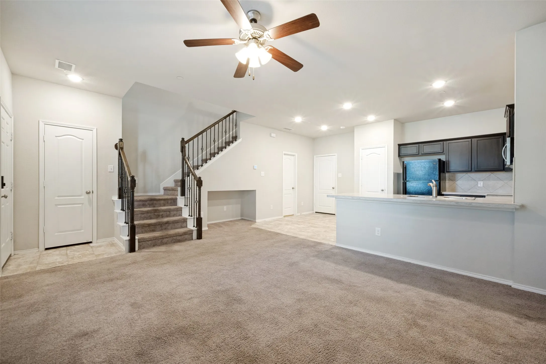 Townhouse For Rent in Denton County , 3304 Becker Drive, Denton, Texas 76207, 2 Bedroom, 3 Bathroom, 2 Garage spaces, 1,468 Sqft, built in 2019, mls#21345286, Real Estate Agent in Denton, Homes For Rent in Denton county, Homes For Rent in Denton, Realtor in Denton Texas, Real Estate Brokerage Independent Realty Texas, Luminita Cordes Realtor