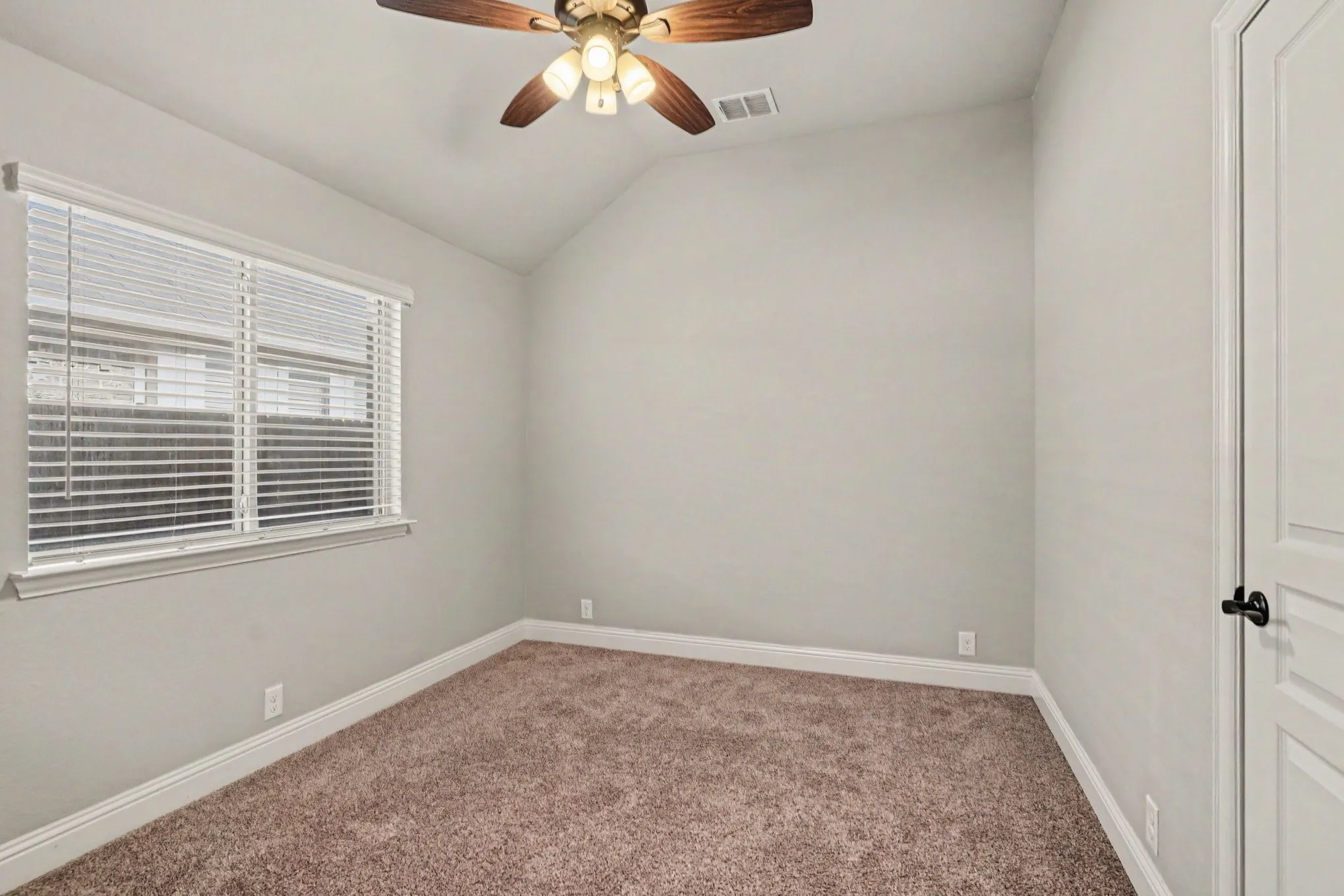 Single Family Residence For Sale in Tarrant County , 4148 Mountain Meadow Road, Fort Worth, Texas 76036, 4 Bedroom, 2 Bathroom, 2 Garage spaces, 2,046 Sqft, built in 2019, mls#21342130, Real Estate Agent in Fort Worth, Homes For Sale in Tarrant county, Homes For Sale in Fort Worth, Realtor in Fort Worth Texas, Real Estate Brokerage Independent Realty Texas, Luminita Cordes Realtor