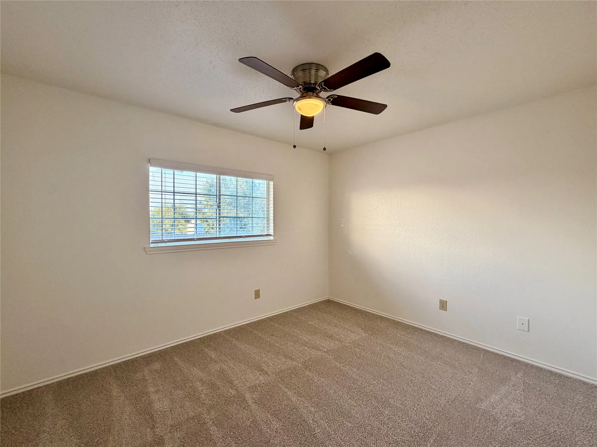Single Family Residence For Sale in Tarrant County , 7904 Ember Oaks Drive, North Richland Hills, Texas 76182, 4 Bedroom, 3 Bathroom, 2 Garage spaces, 2,829 Sqft, built in 1989, mls#21345293, Real Estate Agent in North Richland Hills, Homes For Sale in Tarrant county, Homes For Sale in North Richland Hills, Realtor in North Richland Hills Texas, Real Estate Brokerage Independent Realty Texas, Luminita Cordes Realtor