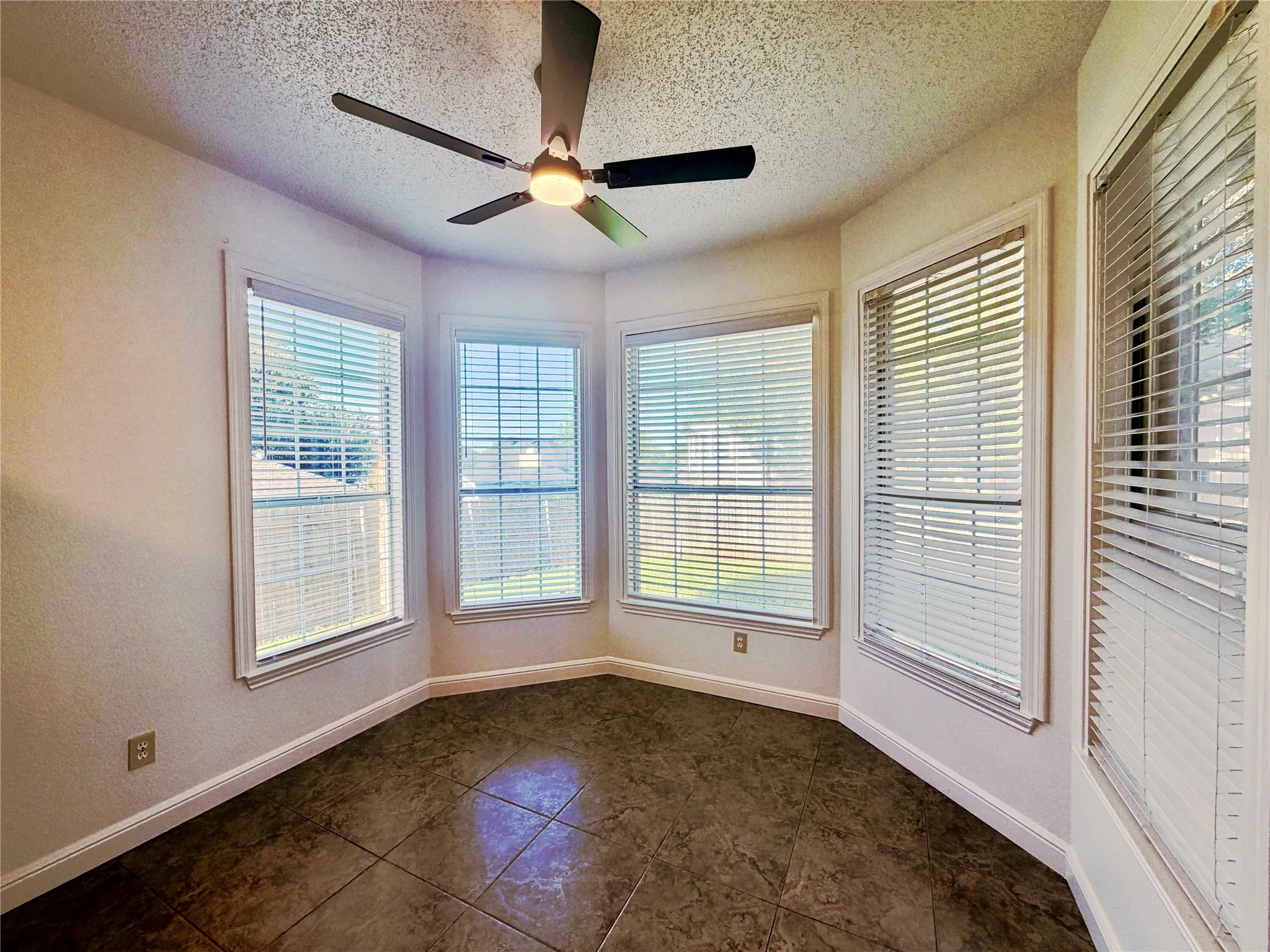 Single Family Residence For Sale in Tarrant County , 7904 Ember Oaks Drive, North Richland Hills, Texas 76182, 4 Bedroom, 3 Bathroom, 2 Garage spaces, 2,829 Sqft, built in 1989, mls#21345293, Real Estate Agent in North Richland Hills, Homes For Sale in Tarrant county, Homes For Sale in North Richland Hills, Realtor in North Richland Hills Texas, Real Estate Brokerage Independent Realty Texas, Luminita Cordes Realtor