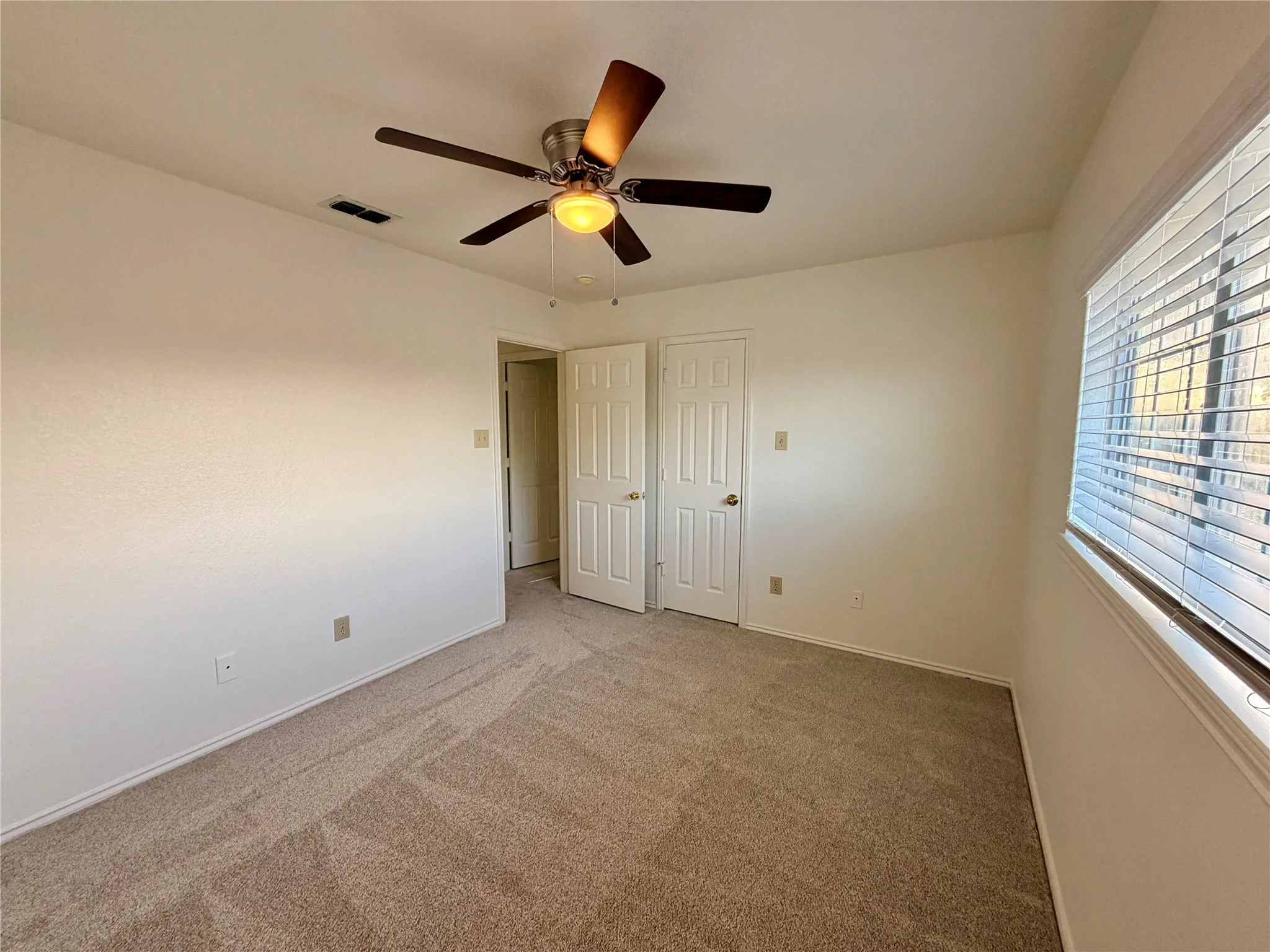 Single Family Residence For Sale in Tarrant County , 7904 Ember Oaks Drive, North Richland Hills, Texas 76182, 4 Bedroom, 3 Bathroom, 2 Garage spaces, 2,829 Sqft, built in 1989, mls#21345293, Real Estate Agent in North Richland Hills, Homes For Sale in Tarrant county, Homes For Sale in North Richland Hills, Realtor in North Richland Hills Texas, Real Estate Brokerage Independent Realty Texas, Luminita Cordes Realtor