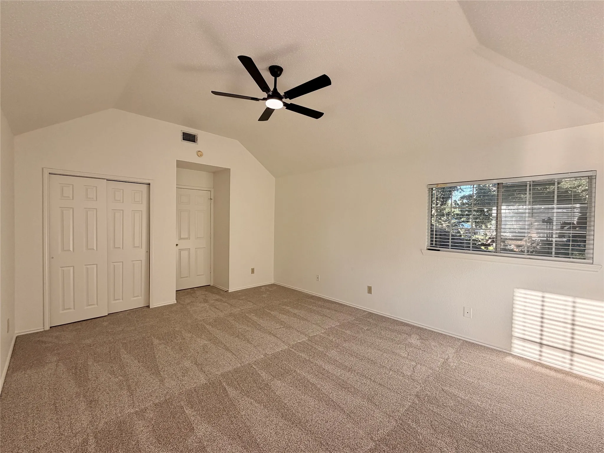 Single Family Residence For Sale in Tarrant County , 7904 Ember Oaks Drive, North Richland Hills, Texas 76182, 4 Bedroom, 3 Bathroom, 2 Garage spaces, 2,829 Sqft, built in 1989, mls#21345293, Real Estate Agent in North Richland Hills, Homes For Sale in Tarrant county, Homes For Sale in North Richland Hills, Realtor in North Richland Hills Texas, Real Estate Brokerage Independent Realty Texas, Luminita Cordes Realtor