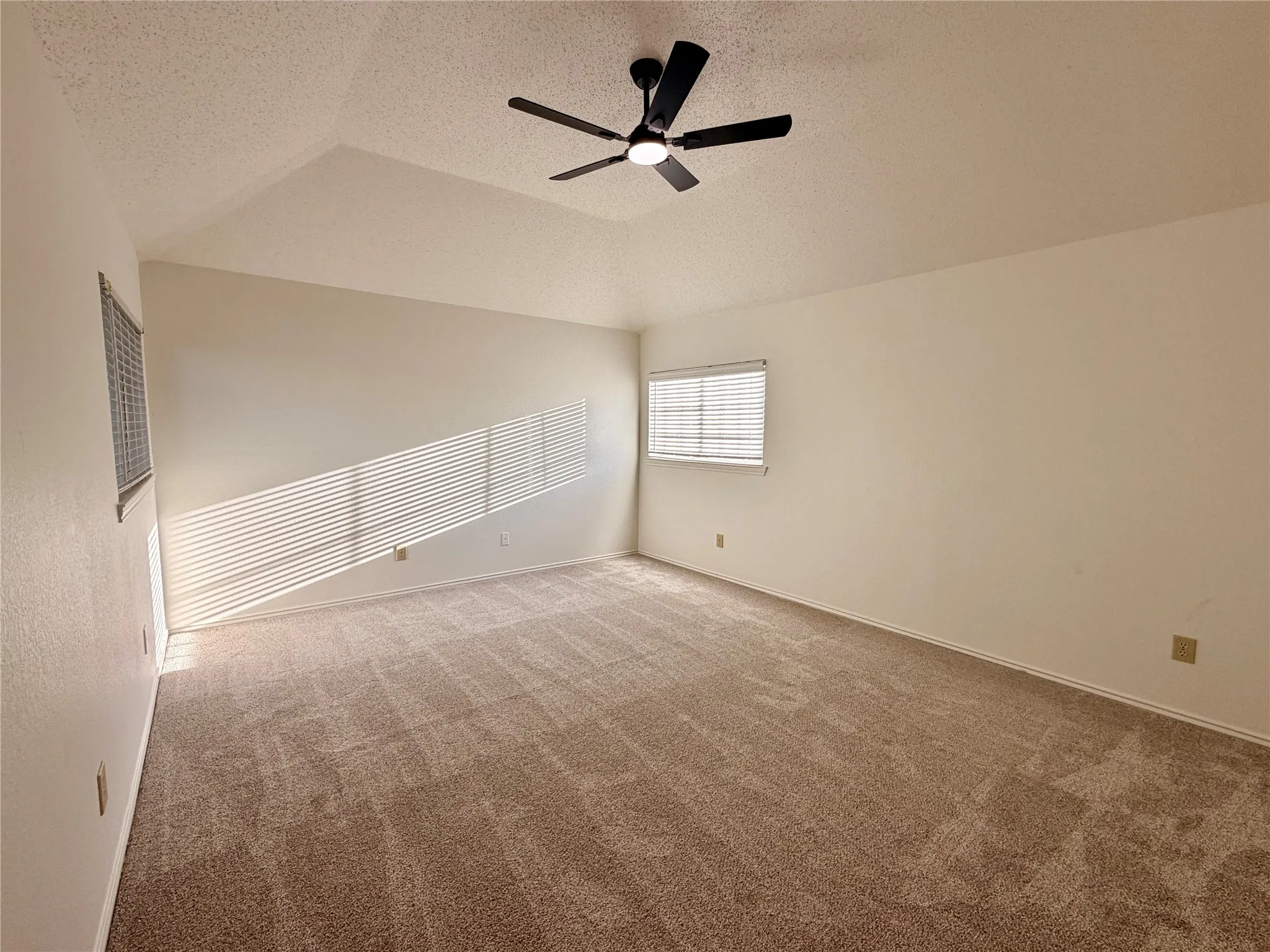 Single Family Residence For Sale in Tarrant County , 7904 Ember Oaks Drive, North Richland Hills, Texas 76182, 4 Bedroom, 3 Bathroom, 2 Garage spaces, 2,829 Sqft, built in 1989, mls#21345293, Real Estate Agent in North Richland Hills, Homes For Sale in Tarrant county, Homes For Sale in North Richland Hills, Realtor in North Richland Hills Texas, Real Estate Brokerage Independent Realty Texas, Luminita Cordes Realtor