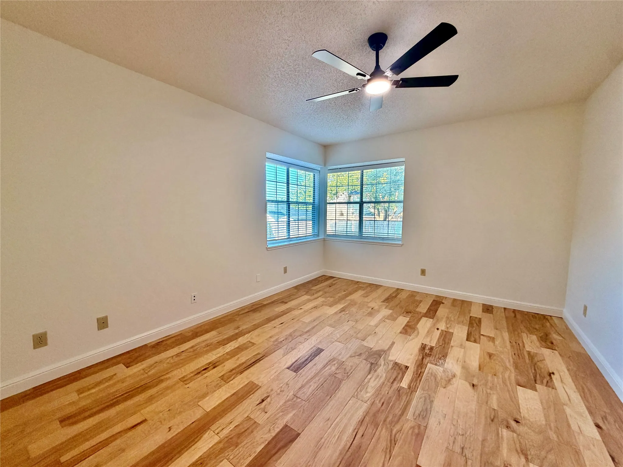 Single Family Residence For Sale in Tarrant County , 7904 Ember Oaks Drive, North Richland Hills, Texas 76182, 4 Bedroom, 3 Bathroom, 2 Garage spaces, 2,829 Sqft, built in 1989, mls#21345293, Real Estate Agent in North Richland Hills, Homes For Sale in Tarrant county, Homes For Sale in North Richland Hills, Realtor in North Richland Hills Texas, Real Estate Brokerage Independent Realty Texas, Luminita Cordes Realtor