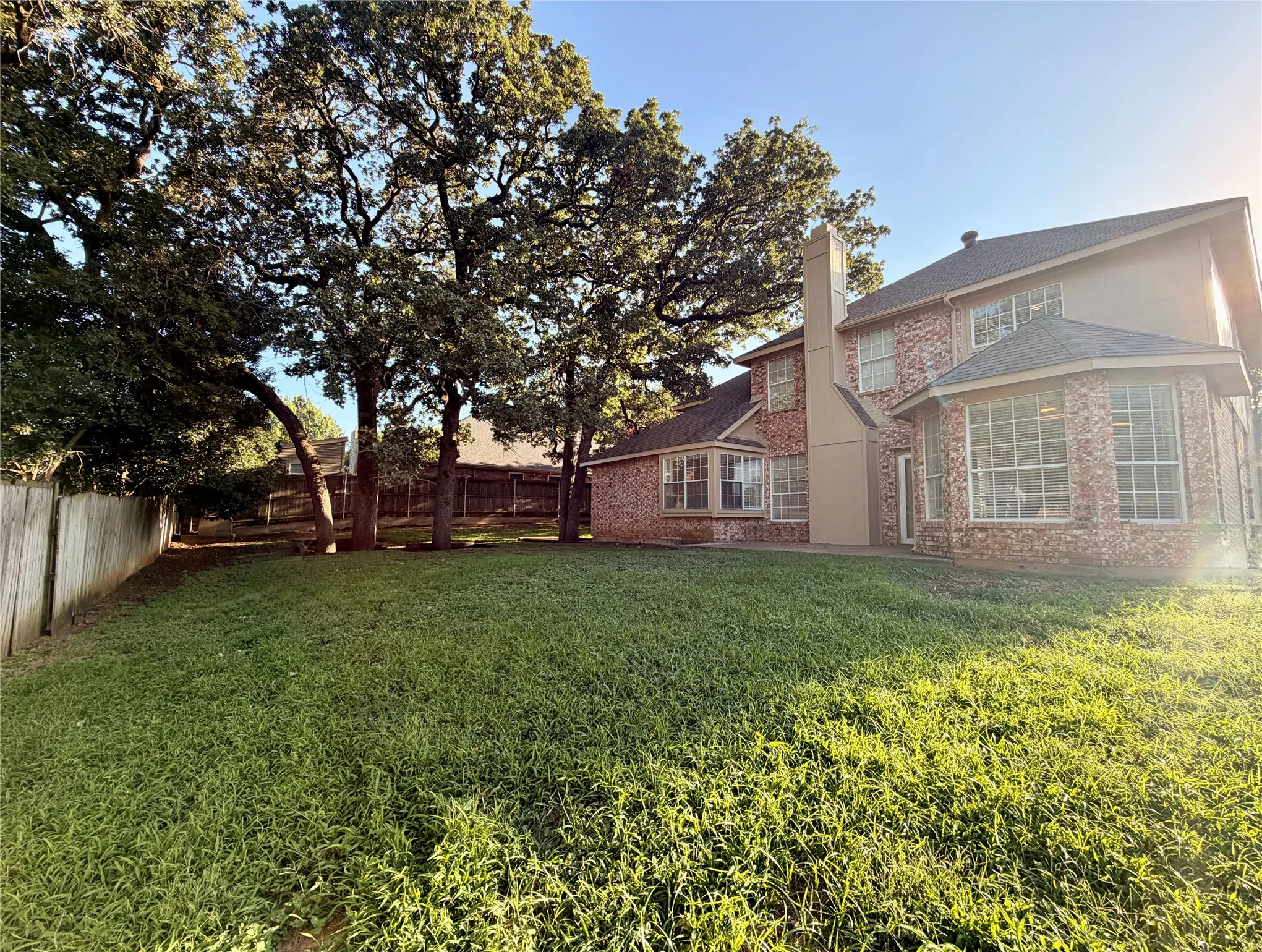 Single Family Residence For Sale in Tarrant County , 7904 Ember Oaks Drive, North Richland Hills, Texas 76182, 4 Bedroom, 3 Bathroom, 2 Garage spaces, 2,829 Sqft, built in 1989, mls#21345293, Real Estate Agent in North Richland Hills, Homes For Sale in Tarrant county, Homes For Sale in North Richland Hills, Realtor in North Richland Hills Texas, Real Estate Brokerage Independent Realty Texas, Luminita Cordes Realtor