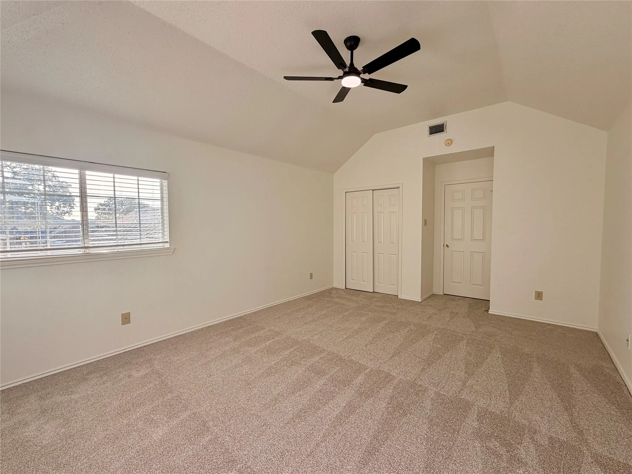 Single Family Residence For Sale in Tarrant County , 7904 Ember Oaks Drive, North Richland Hills, Texas 76182, 4 Bedroom, 3 Bathroom, 2 Garage spaces, 2,829 Sqft, built in 1989, mls#21345293, Real Estate Agent in North Richland Hills, Homes For Sale in Tarrant county, Homes For Sale in North Richland Hills, Realtor in North Richland Hills Texas, Real Estate Brokerage Independent Realty Texas, Luminita Cordes Realtor