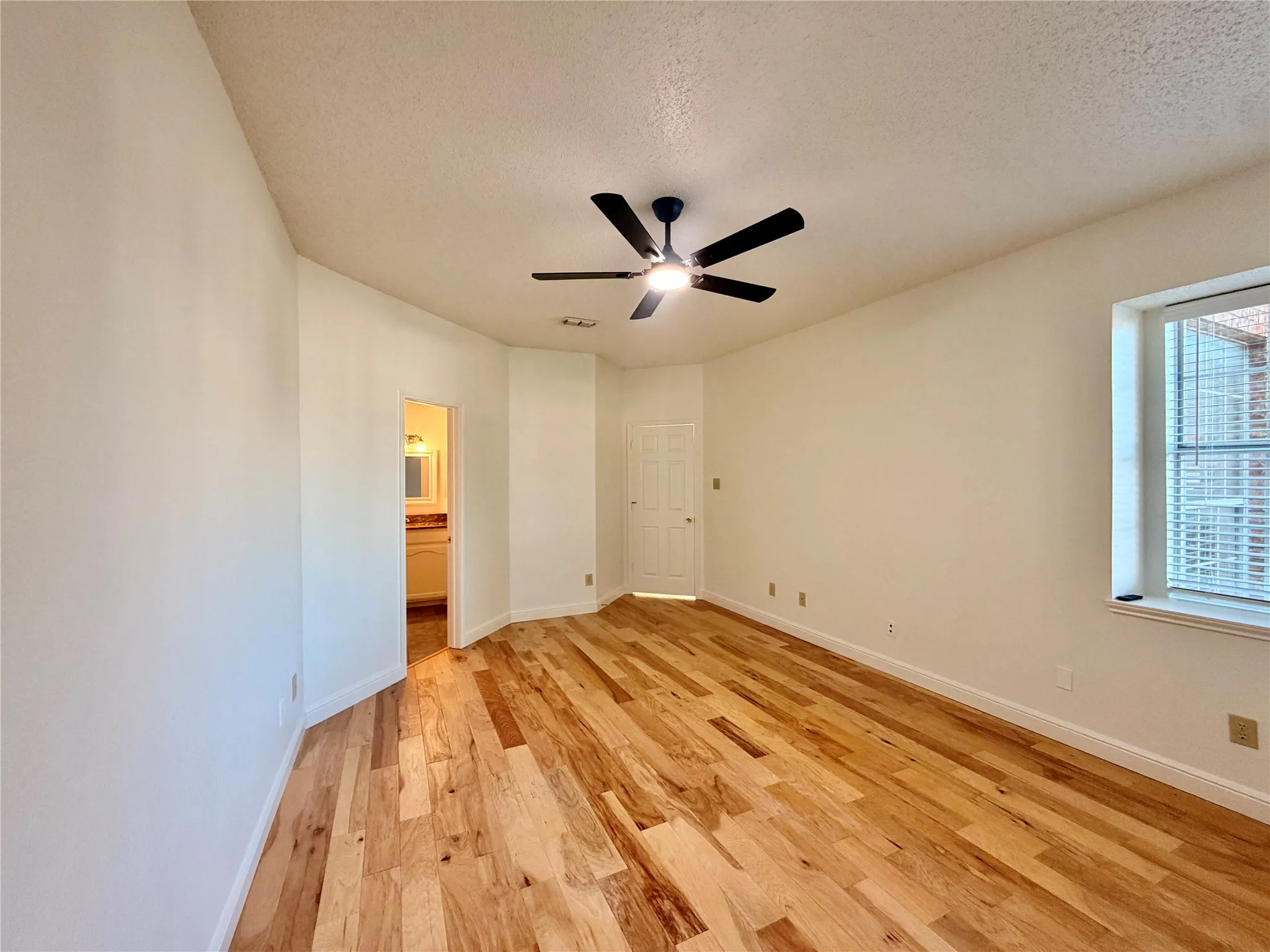 Single Family Residence For Sale in Tarrant County , 7904 Ember Oaks Drive, North Richland Hills, Texas 76182, 4 Bedroom, 3 Bathroom, 2 Garage spaces, 2,829 Sqft, built in 1989, mls#21345293, Real Estate Agent in North Richland Hills, Homes For Sale in Tarrant county, Homes For Sale in North Richland Hills, Realtor in North Richland Hills Texas, Real Estate Brokerage Independent Realty Texas, Luminita Cordes Realtor