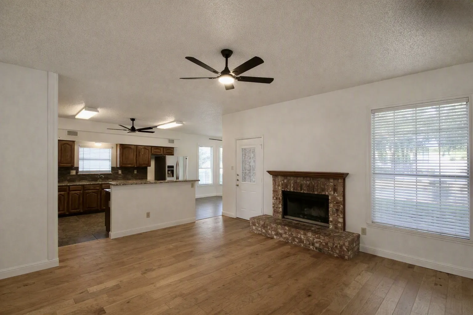 Single Family Residence For Sale in Tarrant County , 7904 Ember Oaks Drive, North Richland Hills, Texas 76182, 4 Bedroom, 3 Bathroom, 2 Garage spaces, 2,829 Sqft, built in 1989, mls#21345293, Real Estate Agent in North Richland Hills, Homes For Sale in Tarrant county, Homes For Sale in North Richland Hills, Realtor in North Richland Hills Texas, Real Estate Brokerage Independent Realty Texas, Luminita Cordes Realtor