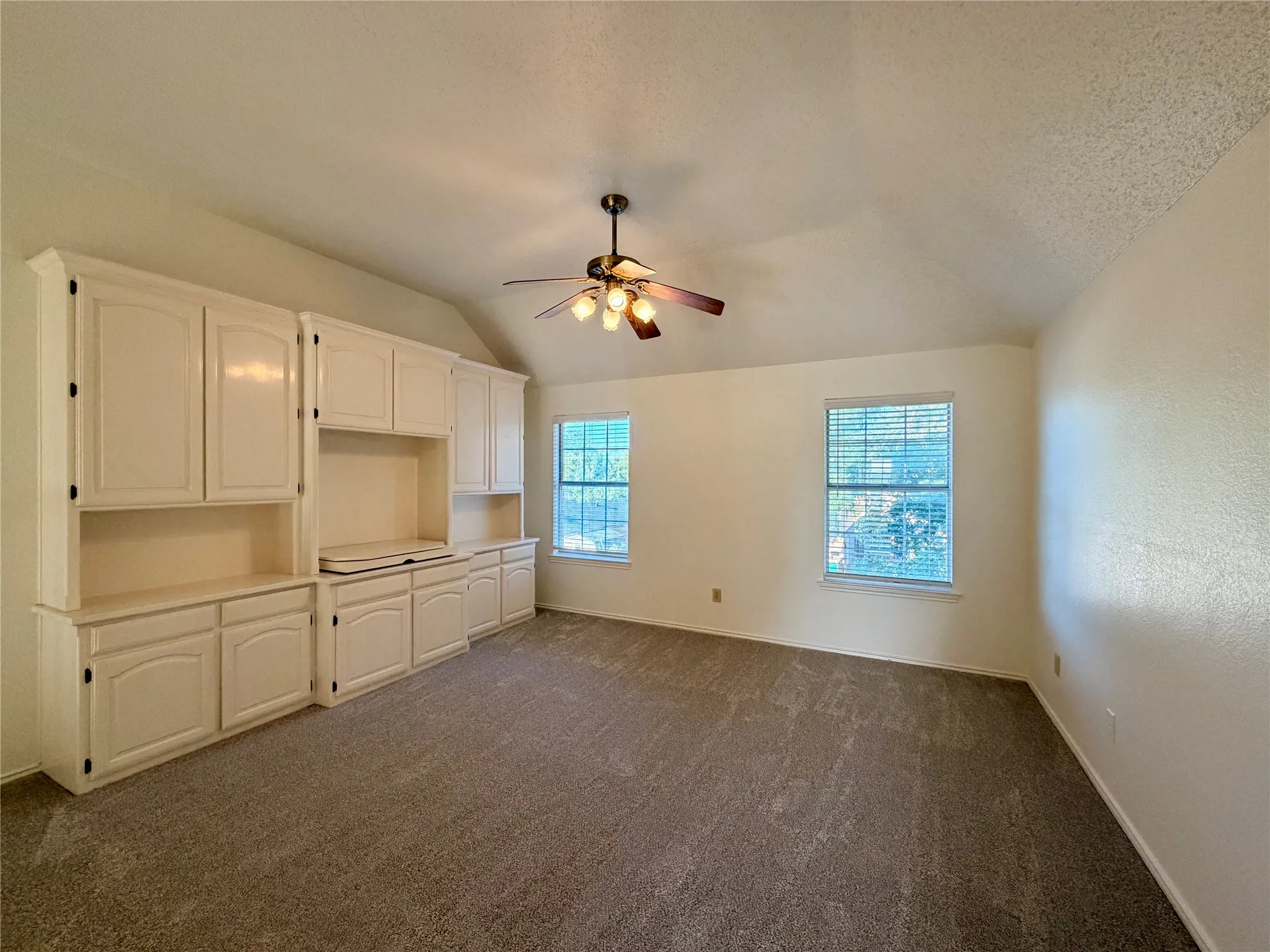 Single Family Residence For Sale in Tarrant County , 7904 Ember Oaks Drive, North Richland Hills, Texas 76182, 4 Bedroom, 3 Bathroom, 2 Garage spaces, 2,829 Sqft, built in 1989, mls#21345293, Real Estate Agent in North Richland Hills, Homes For Sale in Tarrant county, Homes For Sale in North Richland Hills, Realtor in North Richland Hills Texas, Real Estate Brokerage Independent Realty Texas, Luminita Cordes Realtor