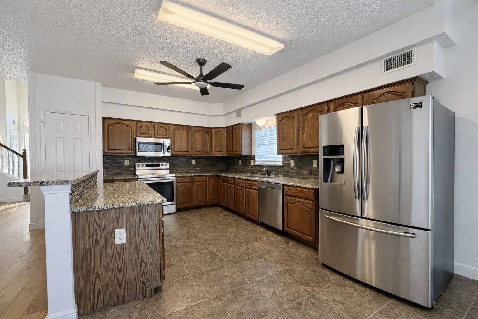 Single Family Residence For Sale in Tarrant County , 7904 Ember Oaks Drive, North Richland Hills, Texas 76182, 4 Bedroom, 3 Bathroom, 2 Garage spaces, 2,829 Sqft, built in 1989, mls#21345293, Real Estate Agent in North Richland Hills, Homes For Sale in Tarrant county, Homes For Sale in North Richland Hills, Realtor in North Richland Hills Texas, Real Estate Brokerage Independent Realty Texas, Luminita Cordes Realtor