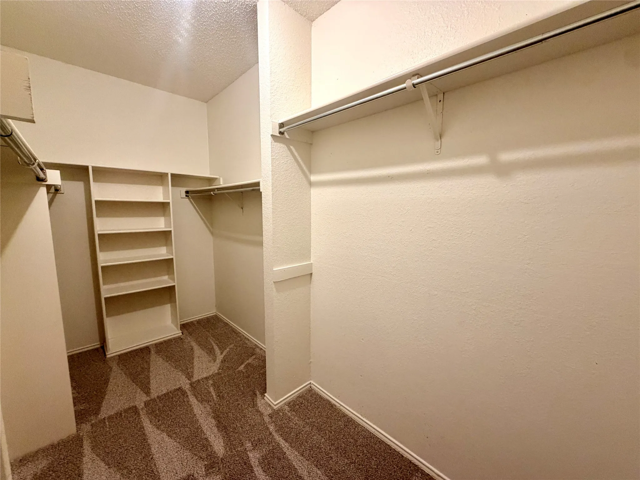 Single Family Residence For Sale in Tarrant County , 7904 Ember Oaks Drive, North Richland Hills, Texas 76182, 4 Bedroom, 3 Bathroom, 2 Garage spaces, 2,829 Sqft, built in 1989, mls#21345293, Real Estate Agent in North Richland Hills, Homes For Sale in Tarrant county, Homes For Sale in North Richland Hills, Realtor in North Richland Hills Texas, Real Estate Brokerage Independent Realty Texas, Luminita Cordes Realtor