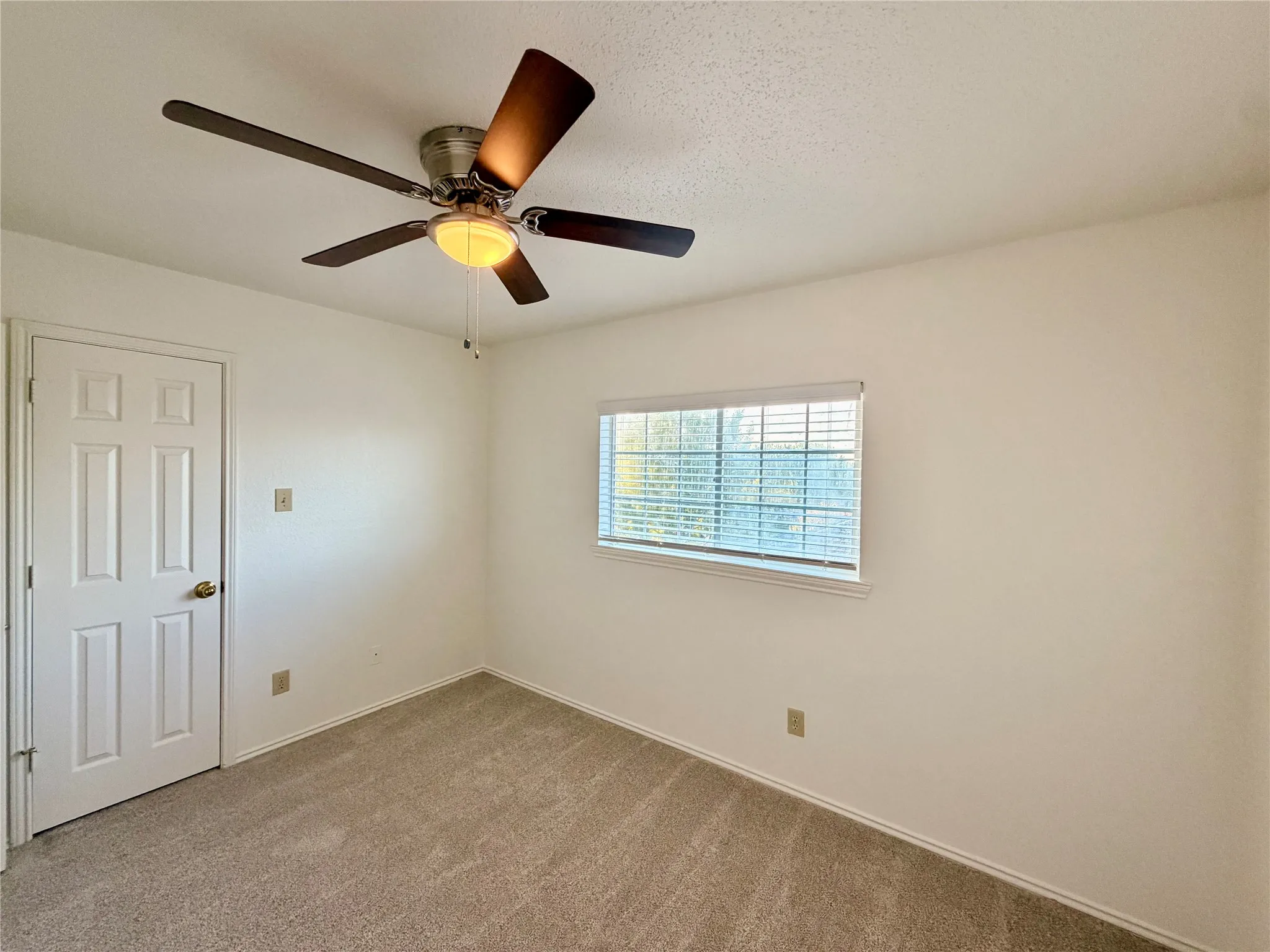 Single Family Residence For Sale in Tarrant County , 7904 Ember Oaks Drive, North Richland Hills, Texas 76182, 4 Bedroom, 3 Bathroom, 2 Garage spaces, 2,829 Sqft, built in 1989, mls#21345293, Real Estate Agent in North Richland Hills, Homes For Sale in Tarrant county, Homes For Sale in North Richland Hills, Realtor in North Richland Hills Texas, Real Estate Brokerage Independent Realty Texas, Luminita Cordes Realtor