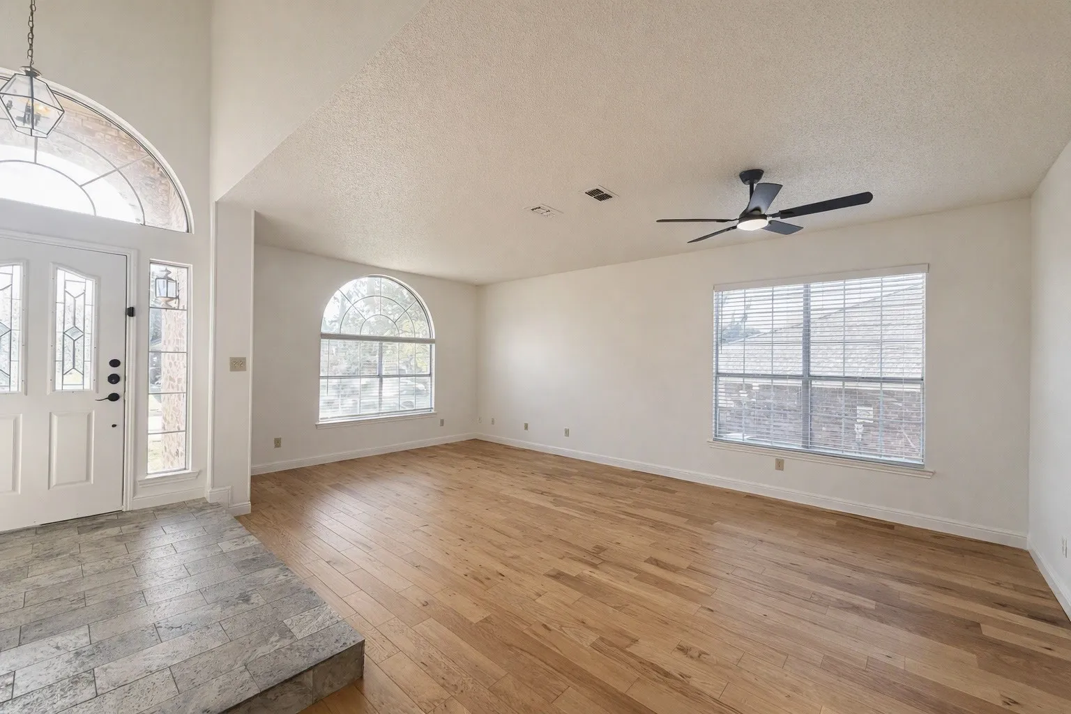 Single Family Residence For Sale in Tarrant County , 7904 Ember Oaks Drive, North Richland Hills, Texas 76182, 4 Bedroom, 3 Bathroom, 2 Garage spaces, 2,829 Sqft, built in 1989, mls#21345293, Real Estate Agent in North Richland Hills, Homes For Sale in Tarrant county, Homes For Sale in North Richland Hills, Realtor in North Richland Hills Texas, Real Estate Brokerage Independent Realty Texas, Luminita Cordes Realtor