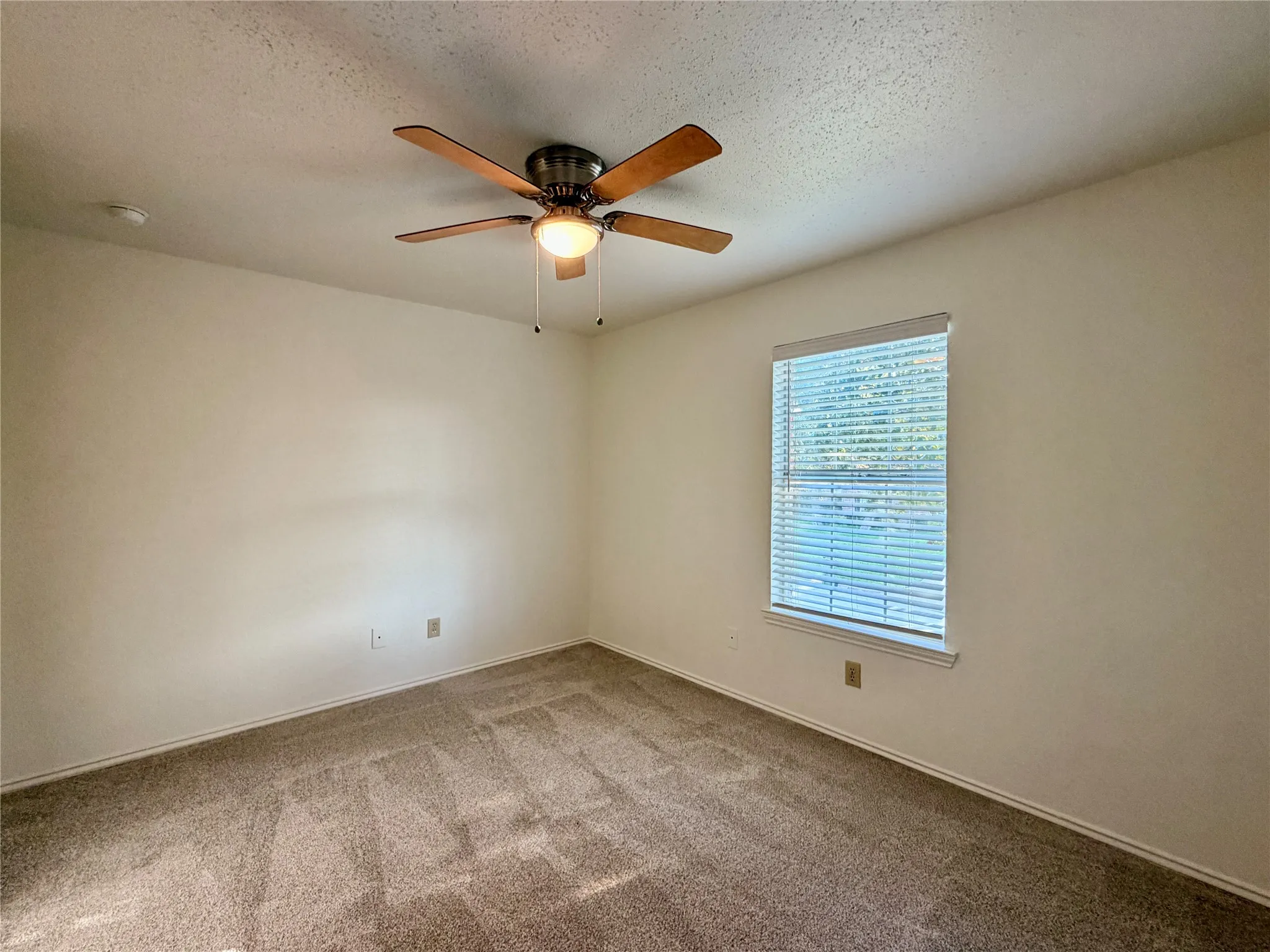 Single Family Residence For Sale in Tarrant County , 7904 Ember Oaks Drive, North Richland Hills, Texas 76182, 4 Bedroom, 3 Bathroom, 2 Garage spaces, 2,829 Sqft, built in 1989, mls#21345293, Real Estate Agent in North Richland Hills, Homes For Sale in Tarrant county, Homes For Sale in North Richland Hills, Realtor in North Richland Hills Texas, Real Estate Brokerage Independent Realty Texas, Luminita Cordes Realtor