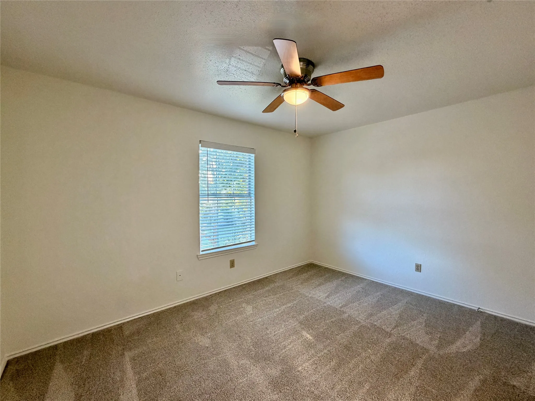 Single Family Residence For Sale in Tarrant County , 7904 Ember Oaks Drive, North Richland Hills, Texas 76182, 4 Bedroom, 3 Bathroom, 2 Garage spaces, 2,829 Sqft, built in 1989, mls#21345293, Real Estate Agent in North Richland Hills, Homes For Sale in Tarrant county, Homes For Sale in North Richland Hills, Realtor in North Richland Hills Texas, Real Estate Brokerage Independent Realty Texas, Luminita Cordes Realtor