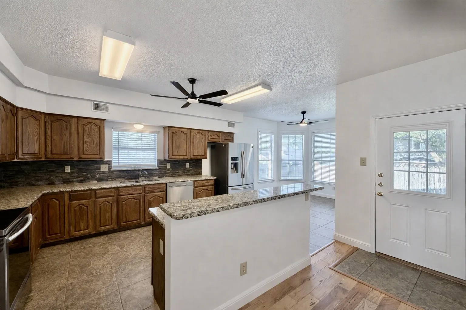 Single Family Residence For Sale in Tarrant County , 7904 Ember Oaks Drive, North Richland Hills, Texas 76182, 4 Bedroom, 3 Bathroom, 2 Garage spaces, 2,829 Sqft, built in 1989, mls#21345293, Real Estate Agent in North Richland Hills, Homes For Sale in Tarrant county, Homes For Sale in North Richland Hills, Realtor in North Richland Hills Texas, Real Estate Brokerage Independent Realty Texas, Luminita Cordes Realtor