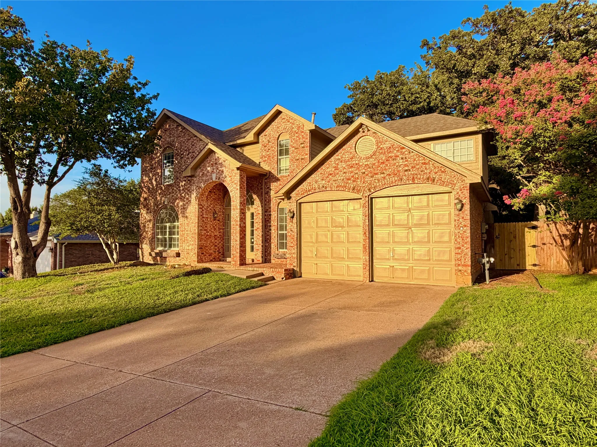 Single Family Residence For Sale in Tarrant County , 7904 Ember Oaks Drive, North Richland Hills, Texas 76182, 4 Bedroom, 3 Bathroom, 2 Garage spaces, 2,829 Sqft, built in 1989, mls#21345293, Real Estate Agent in North Richland Hills, Homes For Sale in Tarrant county, Homes For Sale in North Richland Hills, Realtor in North Richland Hills Texas, Real Estate Brokerage Independent Realty Texas, Luminita Cordes Realtor
