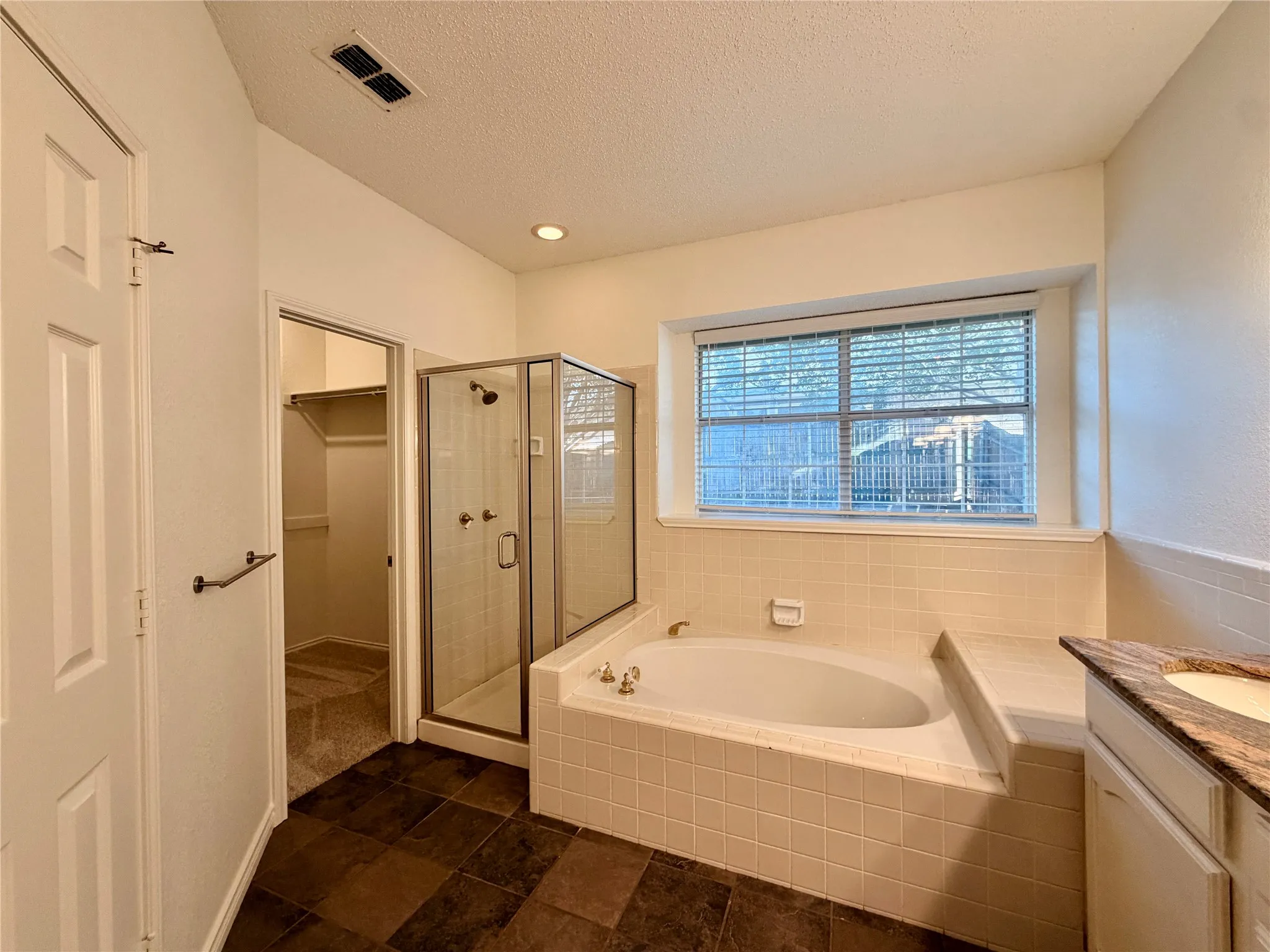 Single Family Residence For Sale in Tarrant County , 7904 Ember Oaks Drive, North Richland Hills, Texas 76182, 4 Bedroom, 3 Bathroom, 2 Garage spaces, 2,829 Sqft, built in 1989, mls#21345293, Real Estate Agent in North Richland Hills, Homes For Sale in Tarrant county, Homes For Sale in North Richland Hills, Realtor in North Richland Hills Texas, Real Estate Brokerage Independent Realty Texas, Luminita Cordes Realtor