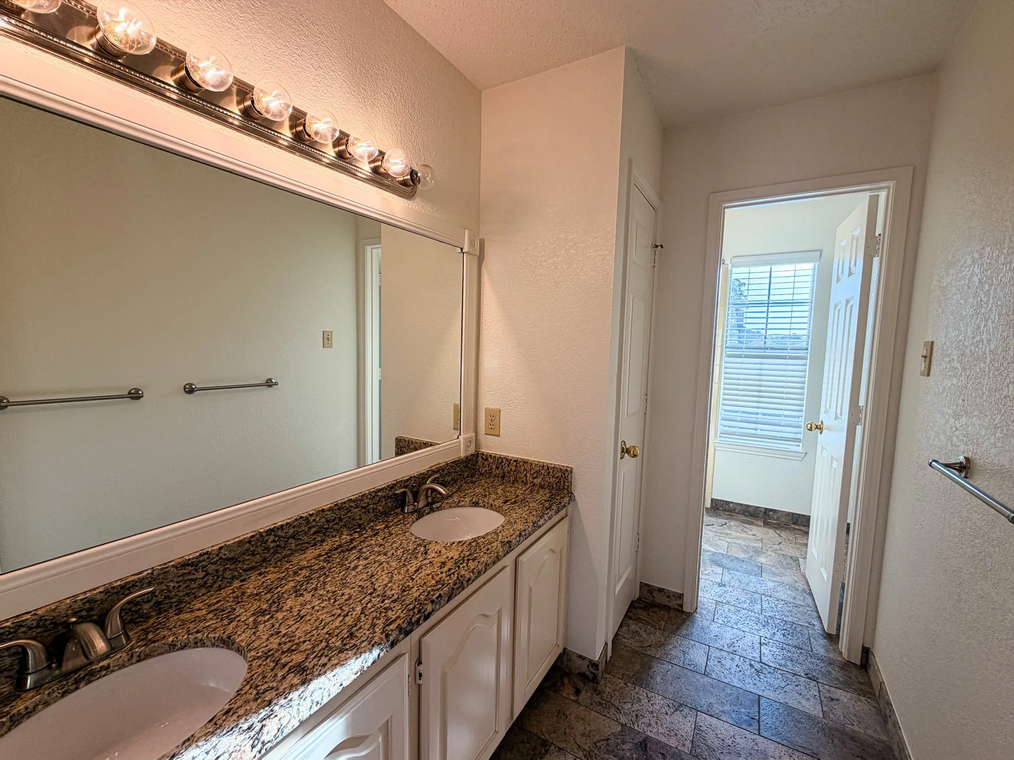 Single Family Residence For Sale in Tarrant County , 7904 Ember Oaks Drive, North Richland Hills, Texas 76182, 4 Bedroom, 3 Bathroom, 2 Garage spaces, 2,829 Sqft, built in 1989, mls#21345293, Real Estate Agent in North Richland Hills, Homes For Sale in Tarrant county, Homes For Sale in North Richland Hills, Realtor in North Richland Hills Texas, Real Estate Brokerage Independent Realty Texas, Luminita Cordes Realtor