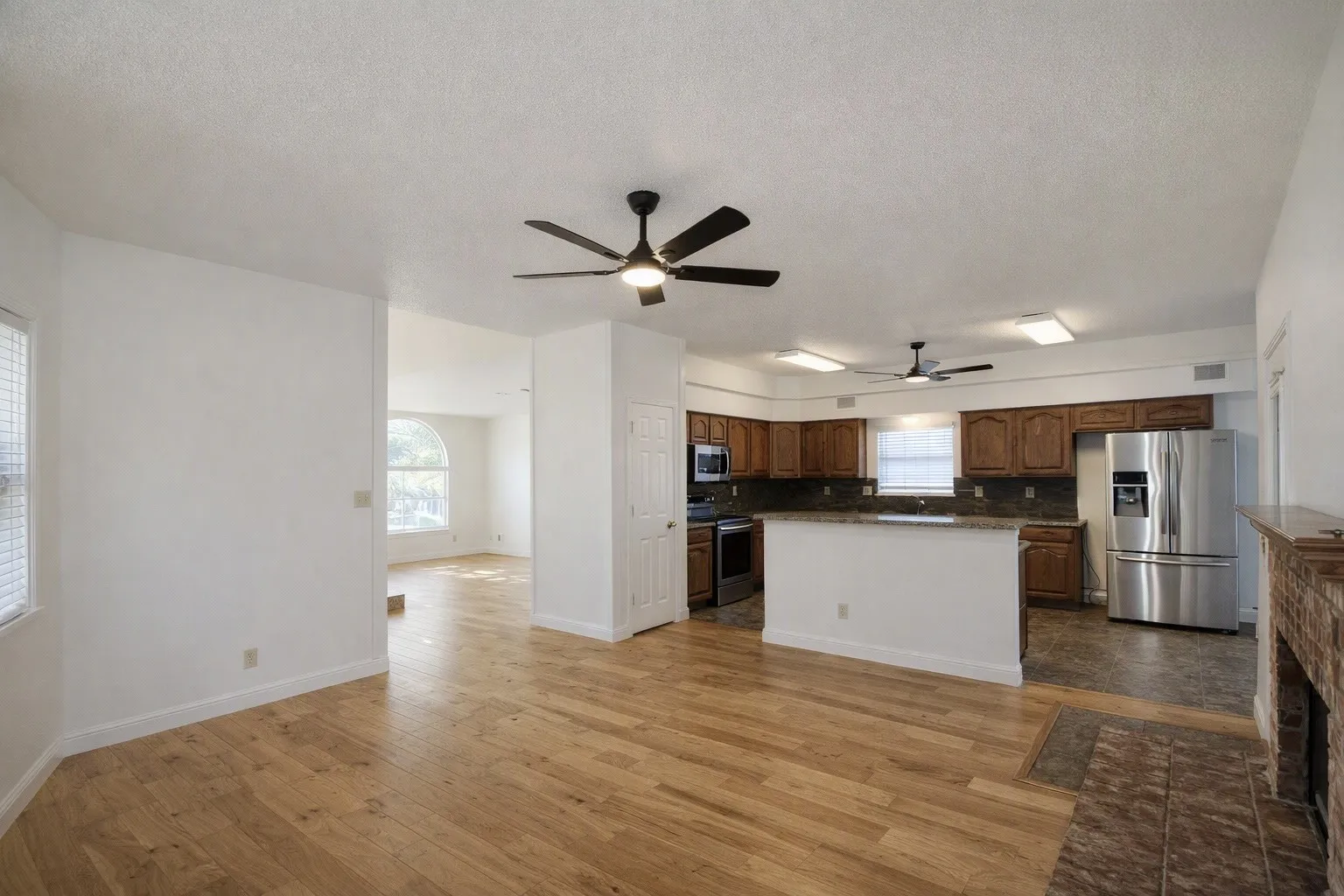 Single Family Residence For Sale in Tarrant County , 7904 Ember Oaks Drive, North Richland Hills, Texas 76182, 4 Bedroom, 3 Bathroom, 2 Garage spaces, 2,829 Sqft, built in 1989, mls#21345293, Real Estate Agent in North Richland Hills, Homes For Sale in Tarrant county, Homes For Sale in North Richland Hills, Realtor in North Richland Hills Texas, Real Estate Brokerage Independent Realty Texas, Luminita Cordes Realtor