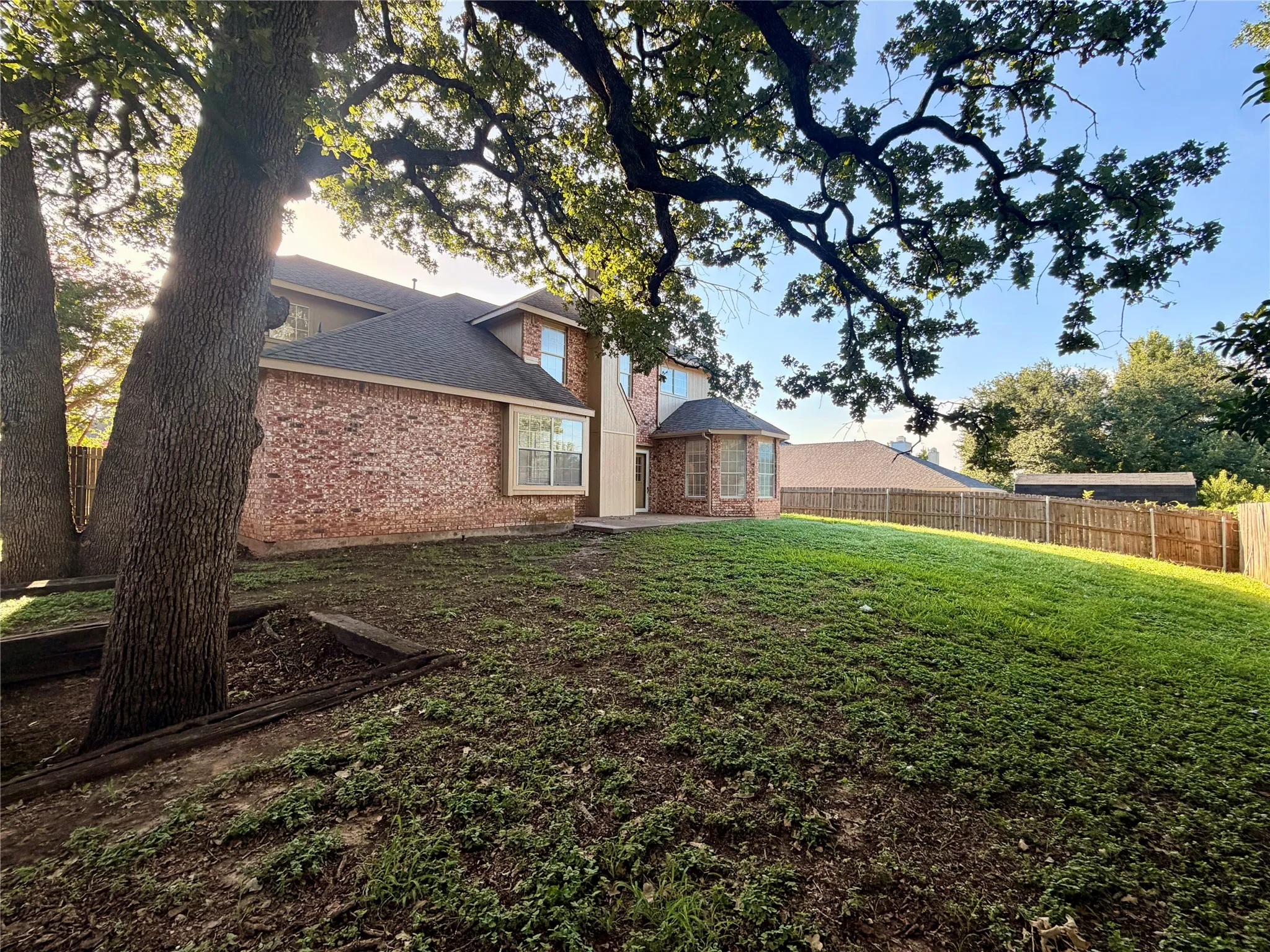Single Family Residence For Sale in Tarrant County , 7904 Ember Oaks Drive, North Richland Hills, Texas 76182, 4 Bedroom, 3 Bathroom, 2 Garage spaces, 2,829 Sqft, built in 1989, mls#21345293, Real Estate Agent in North Richland Hills, Homes For Sale in Tarrant county, Homes For Sale in North Richland Hills, Realtor in North Richland Hills Texas, Real Estate Brokerage Independent Realty Texas, Luminita Cordes Realtor