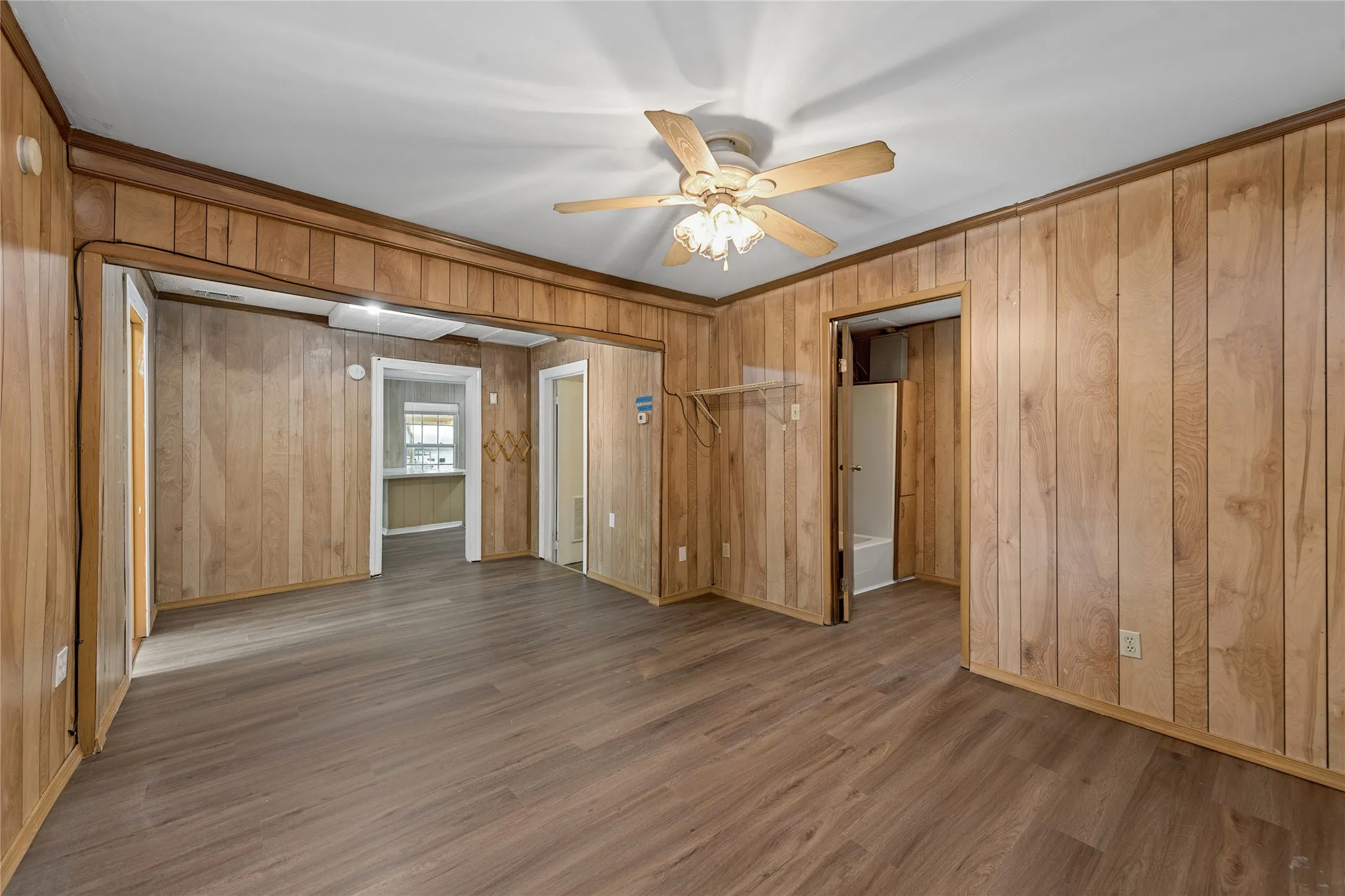 Single Family Residence For Sale in Hunt County , 4171 Broken Bow Drive, Lone Oak, Texas 75453, 2 Bedroom, 1 Bathroom, 1 Garage spaces, 1,152 Sqft, built in 1970, mls#21345295, Real Estate Agent in Lone Oak, Homes For Sale in Hunt county, Homes For Sale in Lone Oak, Realtor in Lone Oak Texas, Real Estate Brokerage Independent Realty Texas, Luminita Cordes Realtor
