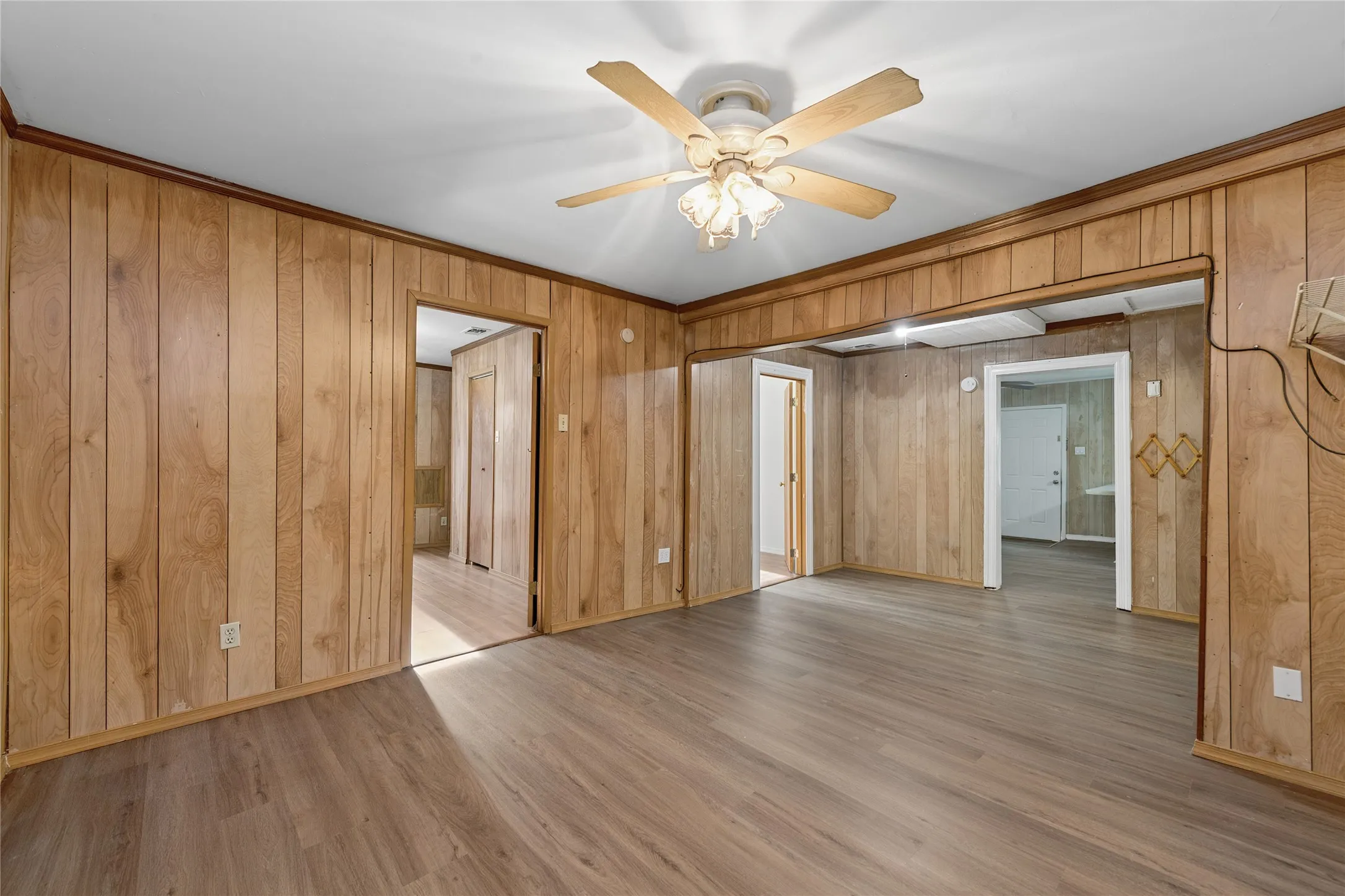 Single Family Residence For Sale in Hunt County , 4171 Broken Bow Drive, Lone Oak, Texas 75453, 2 Bedroom, 1 Bathroom, 1 Garage spaces, 1,152 Sqft, built in 1970, mls#21345295, Real Estate Agent in Lone Oak, Homes For Sale in Hunt county, Homes For Sale in Lone Oak, Realtor in Lone Oak Texas, Real Estate Brokerage Independent Realty Texas, Luminita Cordes Realtor