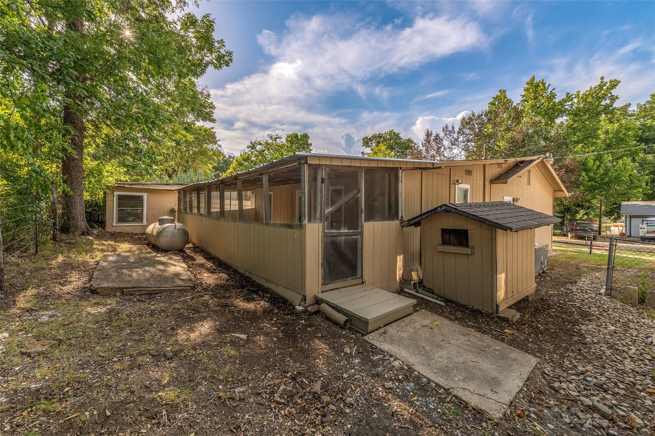 Single Family Residence For Sale in Hunt County , 4171 Broken Bow Drive, Lone Oak, Texas 75453, 2 Bedroom, 1 Bathroom, 1 Garage spaces, 1,152 Sqft, built in 1970, mls#21345295, Real Estate Agent in Lone Oak, Homes For Sale in Hunt county, Homes For Sale in Lone Oak, Realtor in Lone Oak Texas, Real Estate Brokerage Independent Realty Texas, Luminita Cordes Realtor