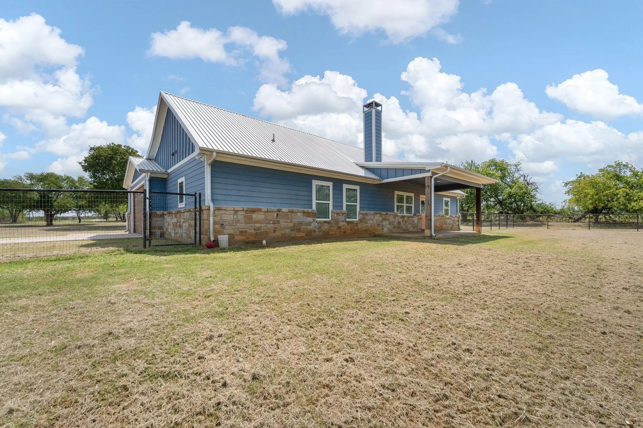 Single Family Residence For Sale in Johnson County , 8868 County Road 1205, Grandview, Texas 76050, 3 Bedroom, 2 Bathroom, 2 Garage spaces, 1,793 Sqft, built in 2019, mls#21345346, Real Estate Agent in Grandview, Homes For Sale in Johnson county, Homes For Sale in Grandview, Realtor in Grandview Texas, Real Estate Brokerage Independent Realty Texas, Luminita Cordes Realtor