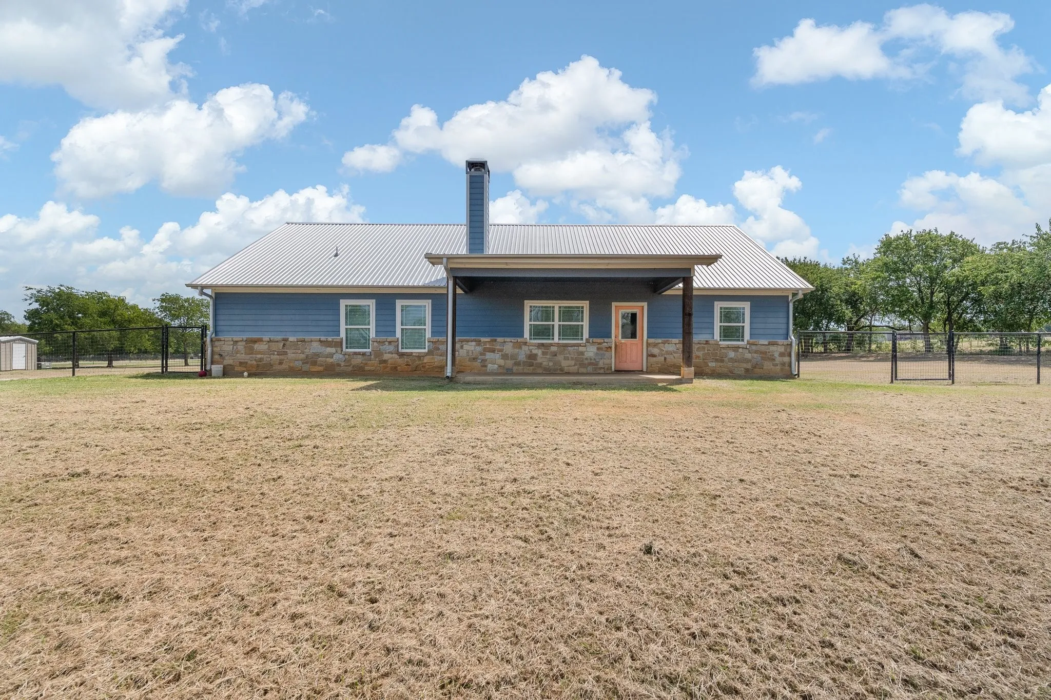 Single Family Residence For Sale in Johnson County , 8868 County Road 1205, Grandview, Texas 76050, 3 Bedroom, 2 Bathroom, 2 Garage spaces, 1,793 Sqft, built in 2019, mls#21345346, Real Estate Agent in Grandview, Homes For Sale in Johnson county, Homes For Sale in Grandview, Realtor in Grandview Texas, Real Estate Brokerage Independent Realty Texas, Luminita Cordes Realtor