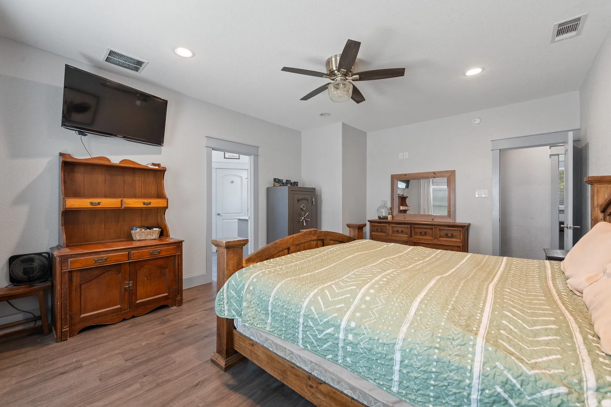 Bedroom featuring wood-finish flooring, recessed lighting, and a ceiling fan