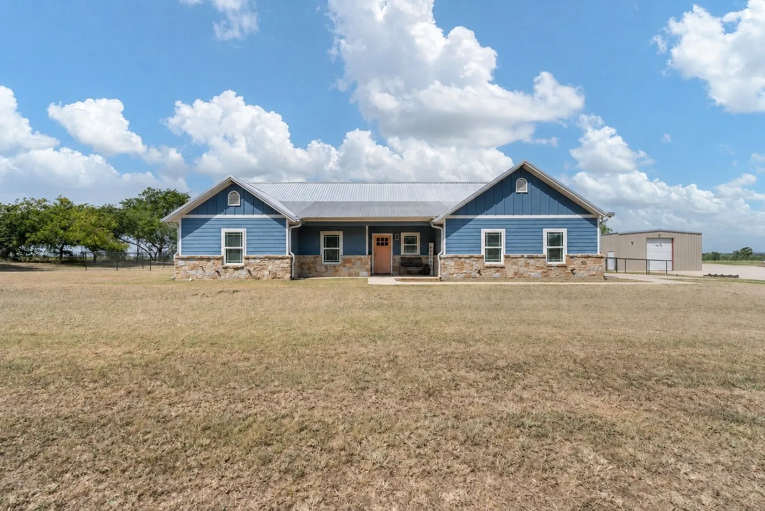 Single Family Residence For Sale in Johnson County , 8868 County Road 1205, Grandview, Texas 76050, 3 Bedroom, 2 Bathroom, 2 Garage spaces, 1,793 Sqft, built in 2019, mls#21345346, Real Estate Agent in Grandview, Homes For Sale in Johnson county, Homes For Sale in Grandview, Realtor in Grandview Texas, Real Estate Brokerage Independent Realty Texas, Luminita Cordes Realtor